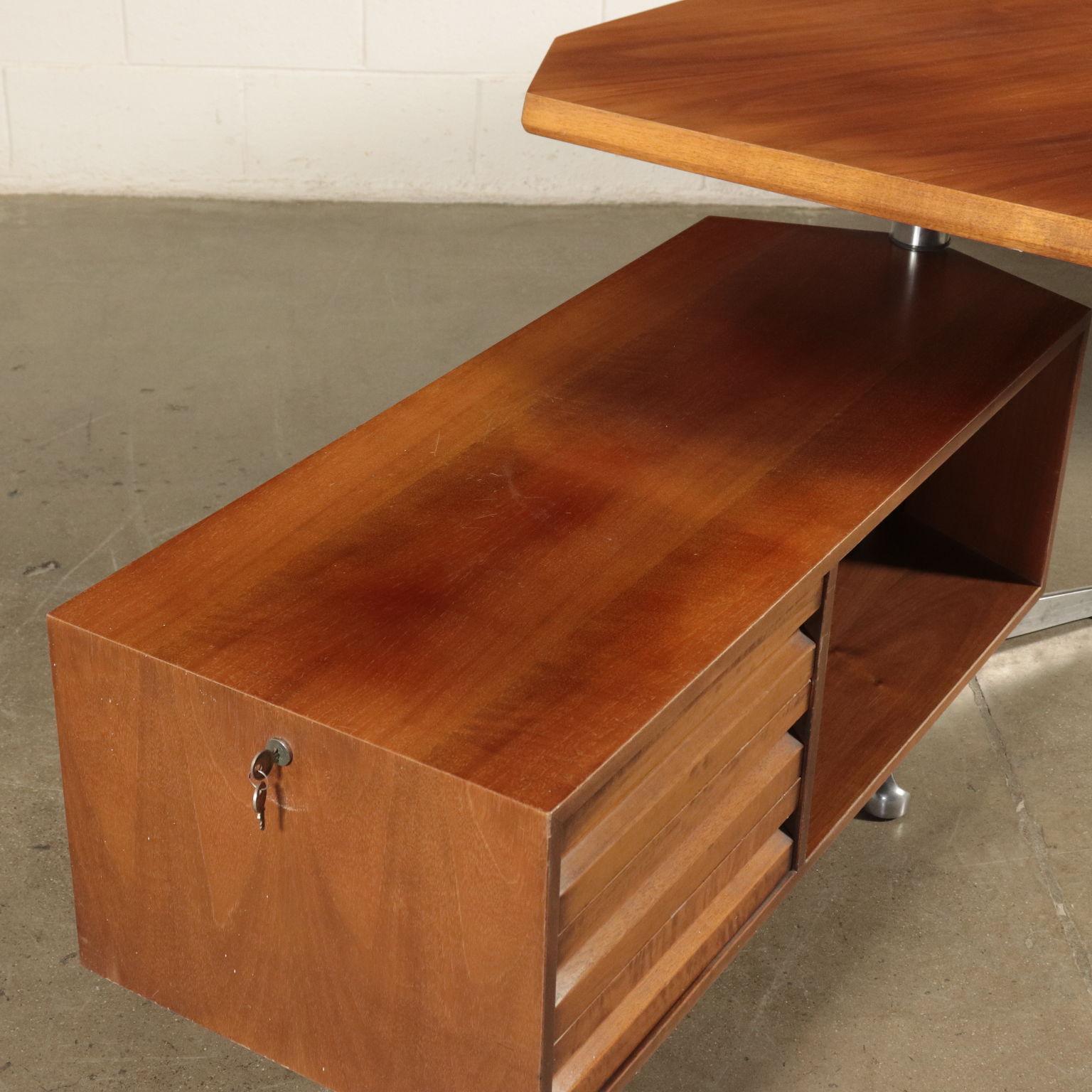 Desk Aluminum and Walnut Veneer Osvaldo Borsani 1970s Tecno In Good Condition In Milano, IT