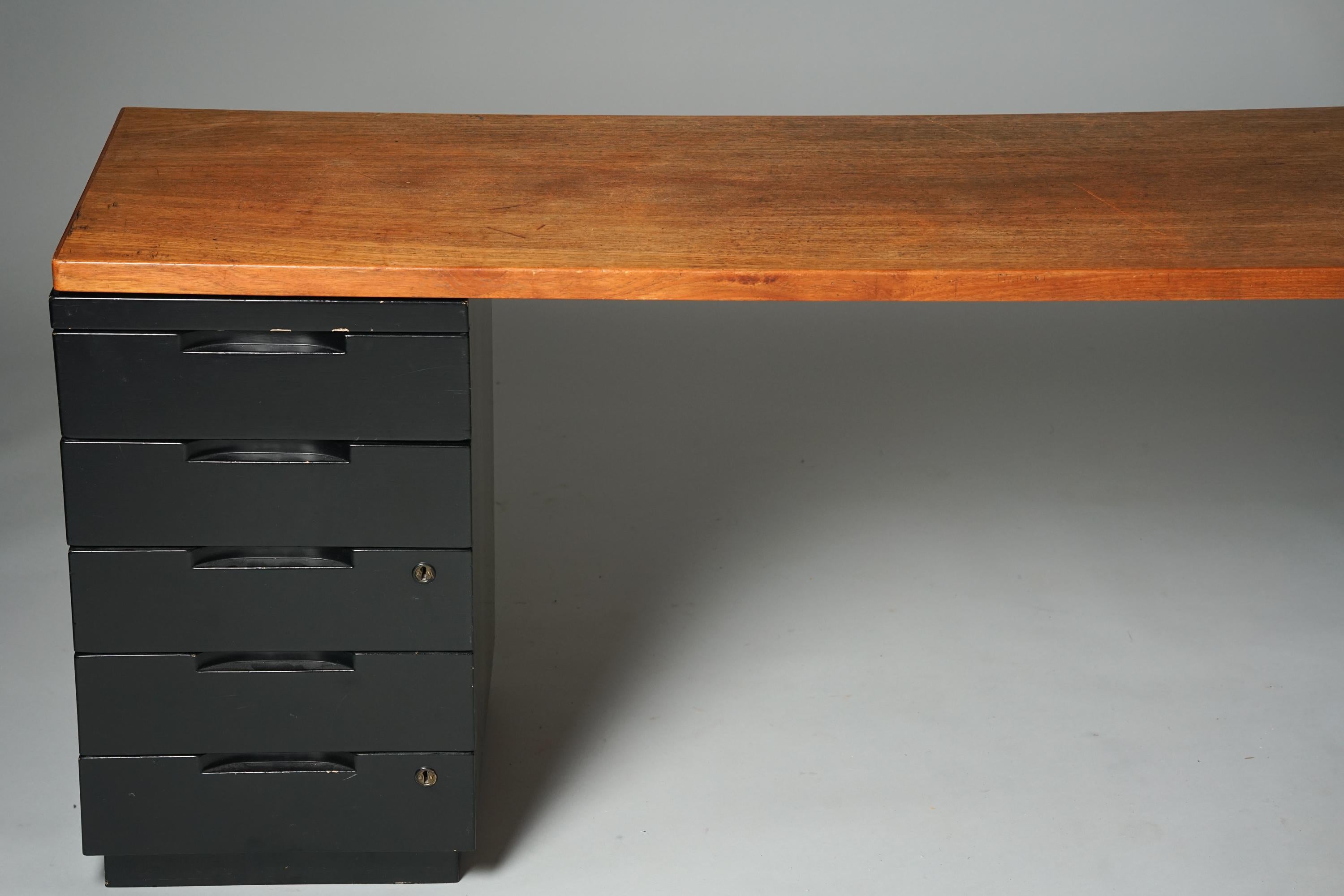 Scandinavian Modern Desk, Alvar Aalto, Artek, 1950/1960s For Sale
