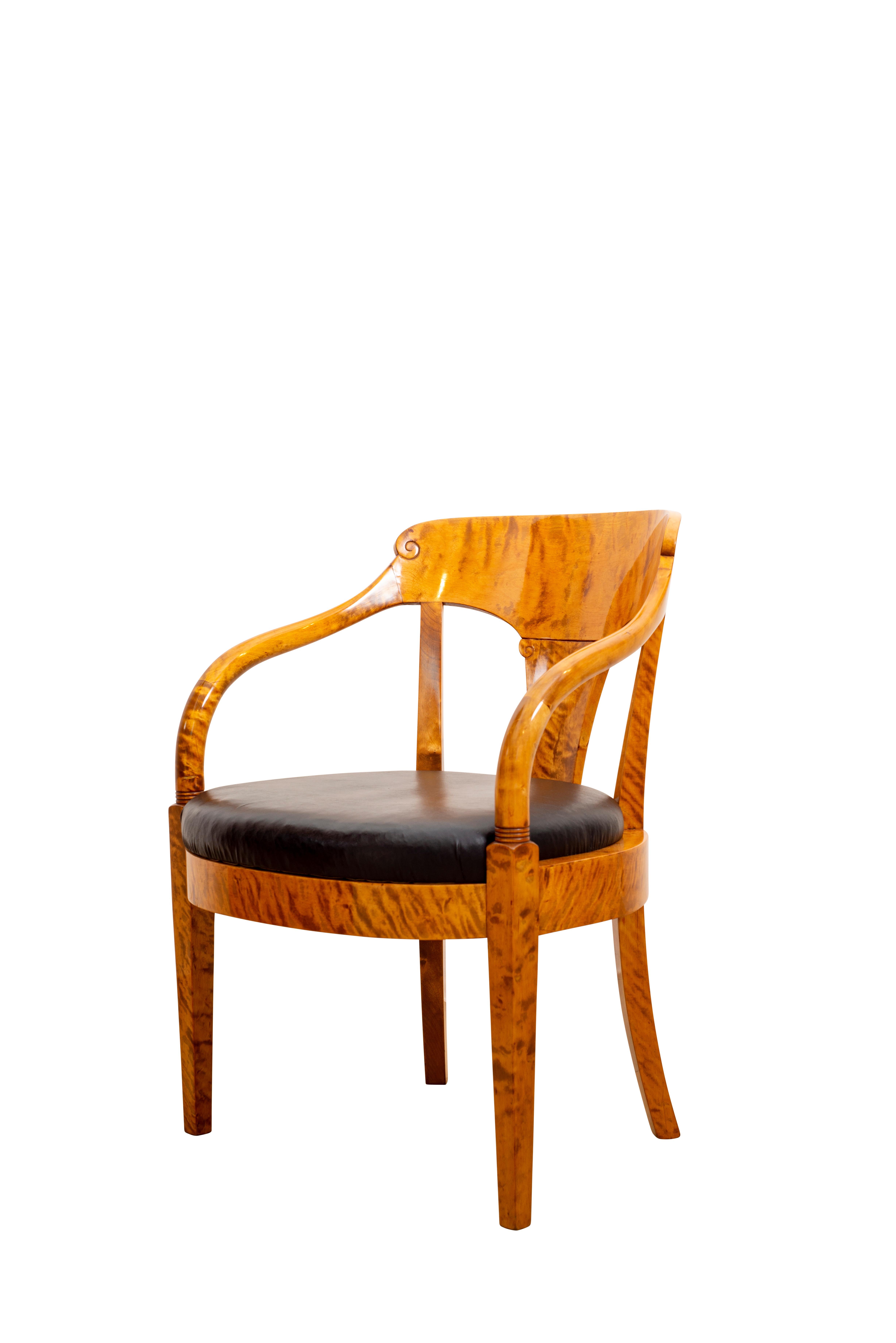 Desk and Armchair Bruno Paul Austrian Jugendstil Birch and Pearwood circa 1907 In Excellent Condition For Sale In Vienna, AT