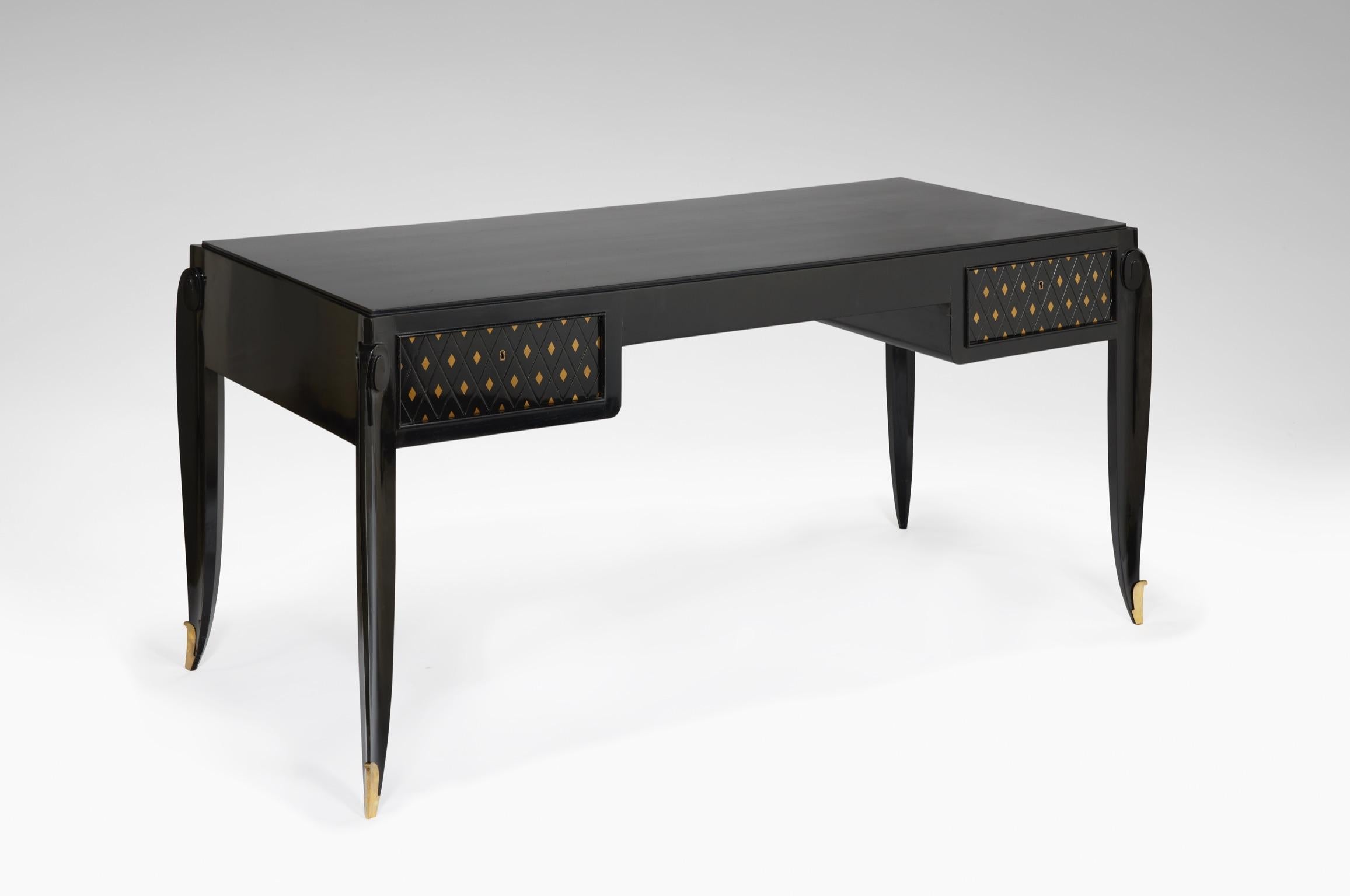 Flat desk with two boxes in blackened and varnished wood. Each box receives a drawer decorated in front of an engraved cross pattern enriched with a rhombus design inlaid with patinated brass. This decoration is repeated on the visitor side. Four