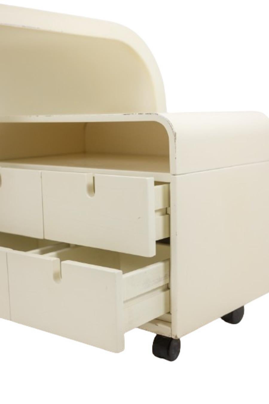 Escritorio y su caja de cartón en contrachapado lacado blanco. 1970s. en venta 1