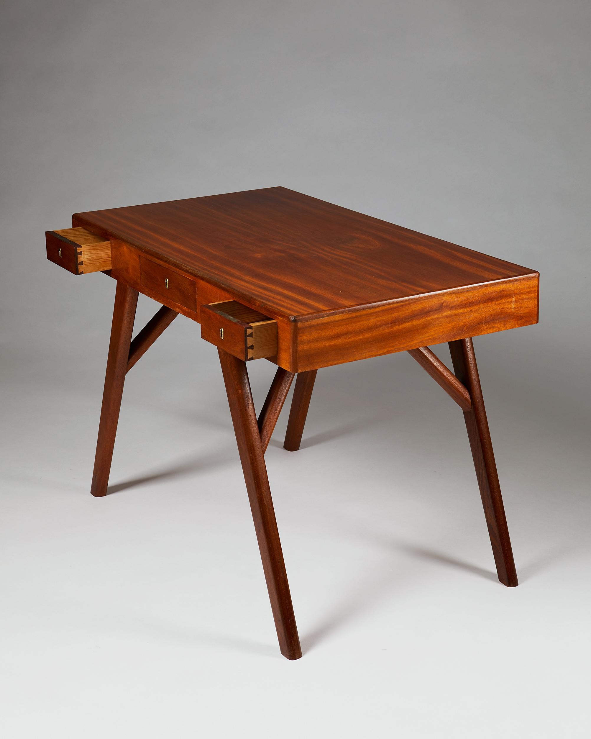 Desk, Anonymous, Denmark, 1950s In Good Condition In Stockholm, SE