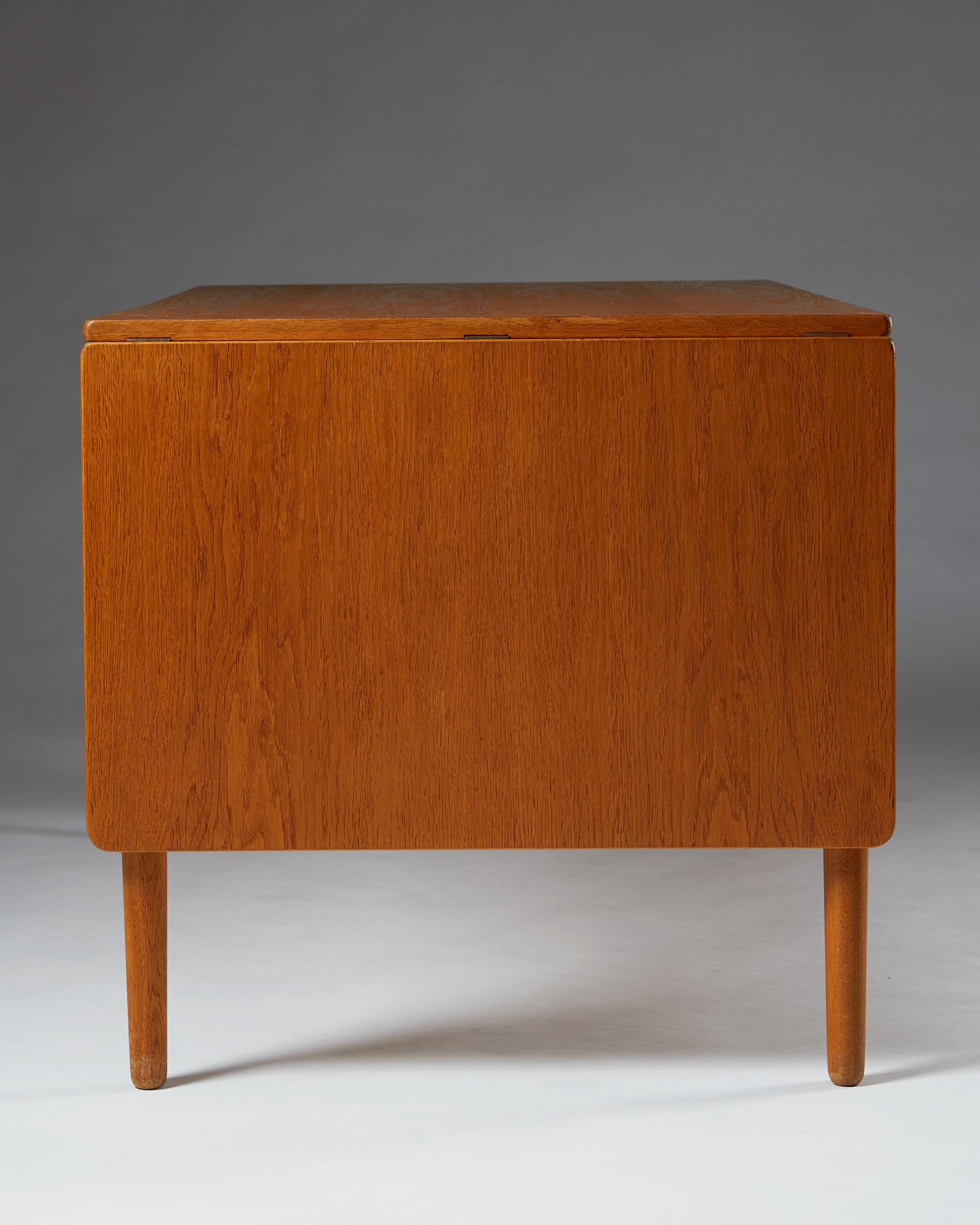Desk “AT 305” Designed by Hans J. Wegner for Andreas Tuck, Denmark, 1955 For Sale 5