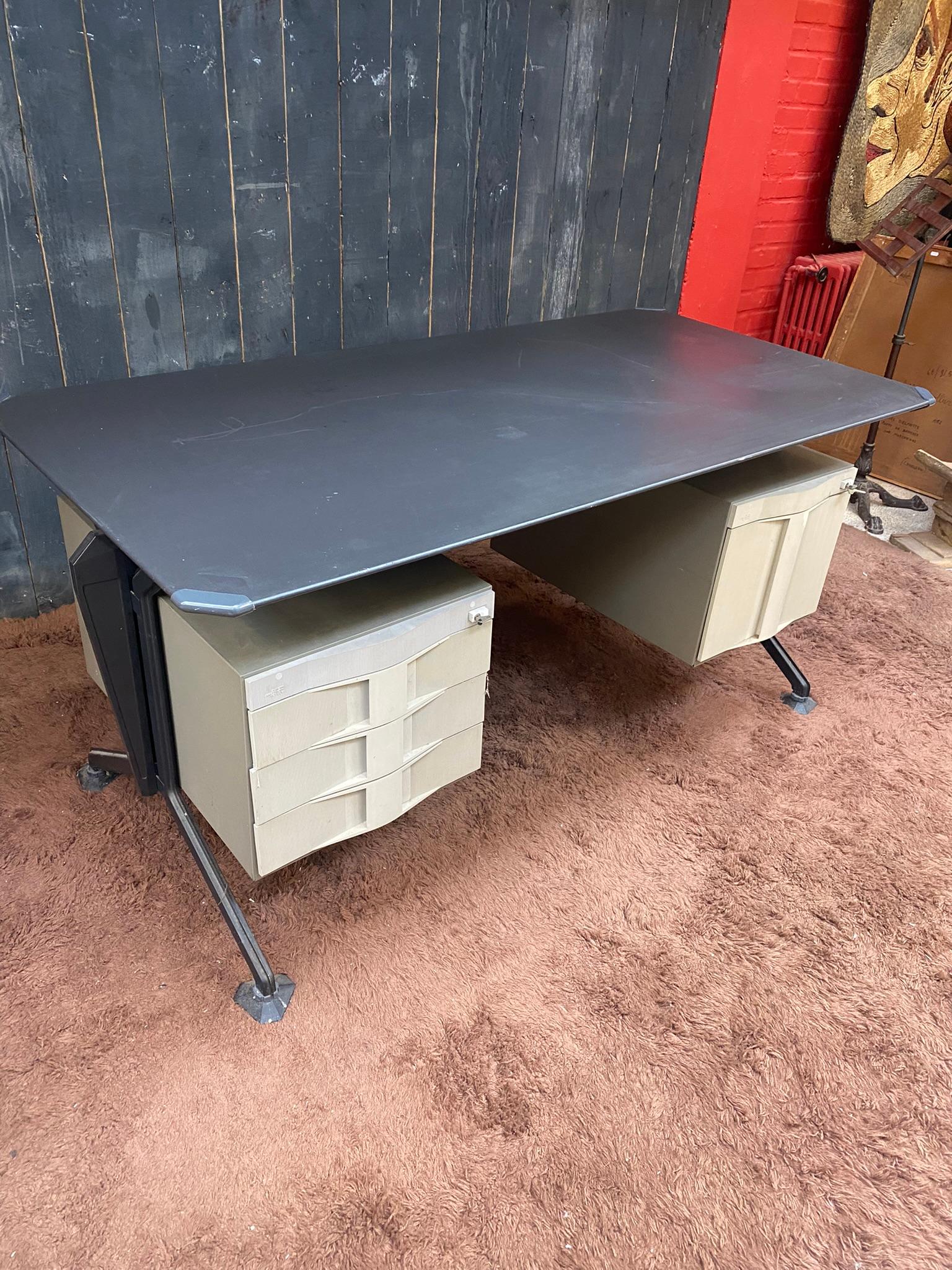 Mid-Century Modern Desk by BBPR for Olivetti Synthesis, circa 1960 For Sale
