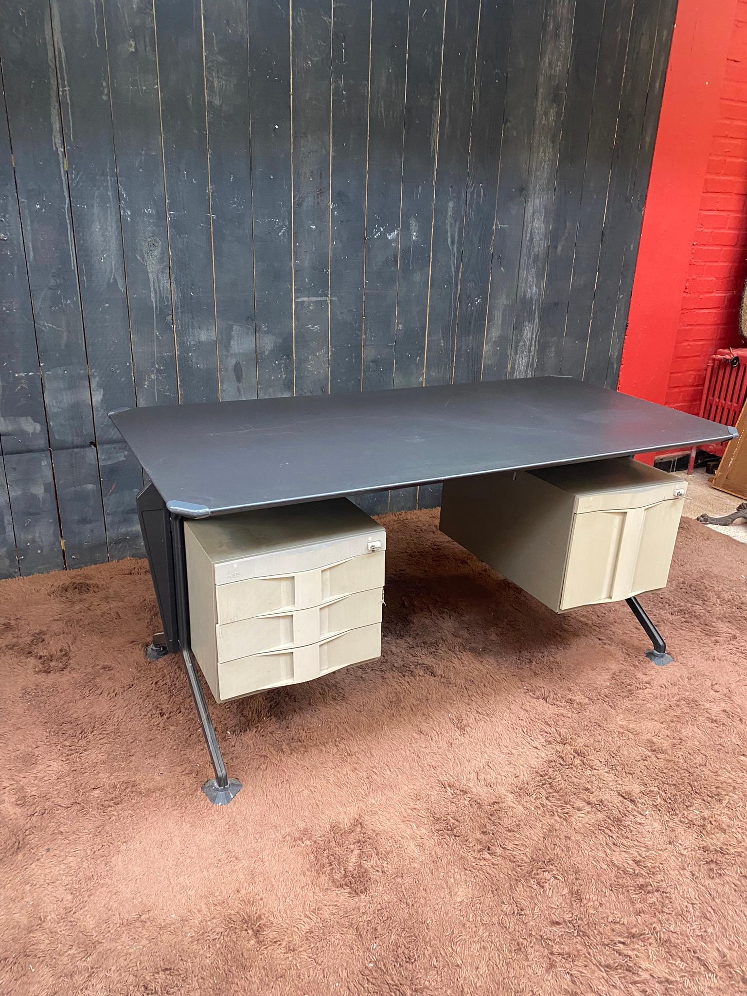 Metal Desk by BBPR for Olivetti Synthesis, circa 1960 For Sale
