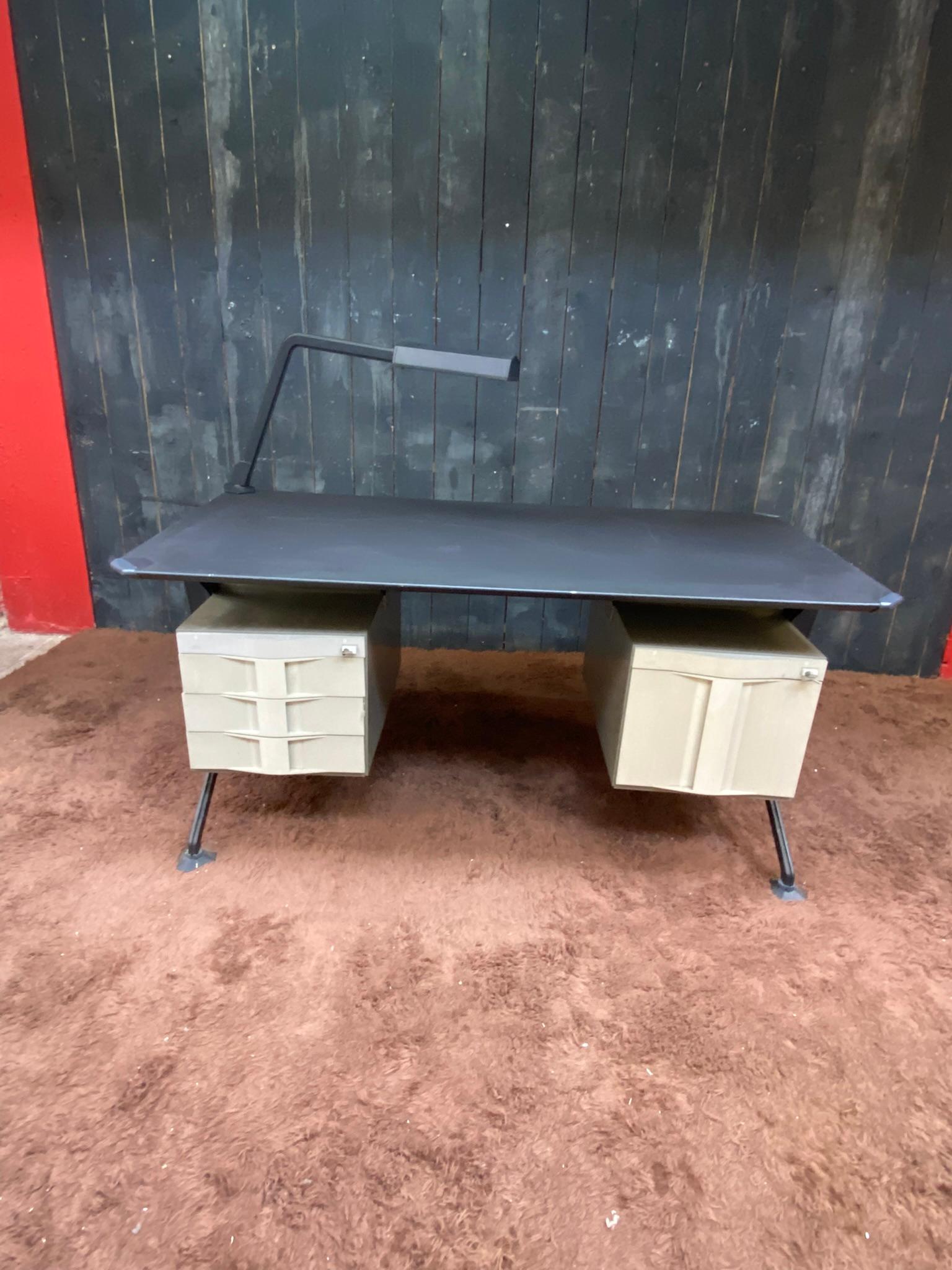 Desk by BBPR for Olivetti Synthesis, circa 1960 For Sale 1