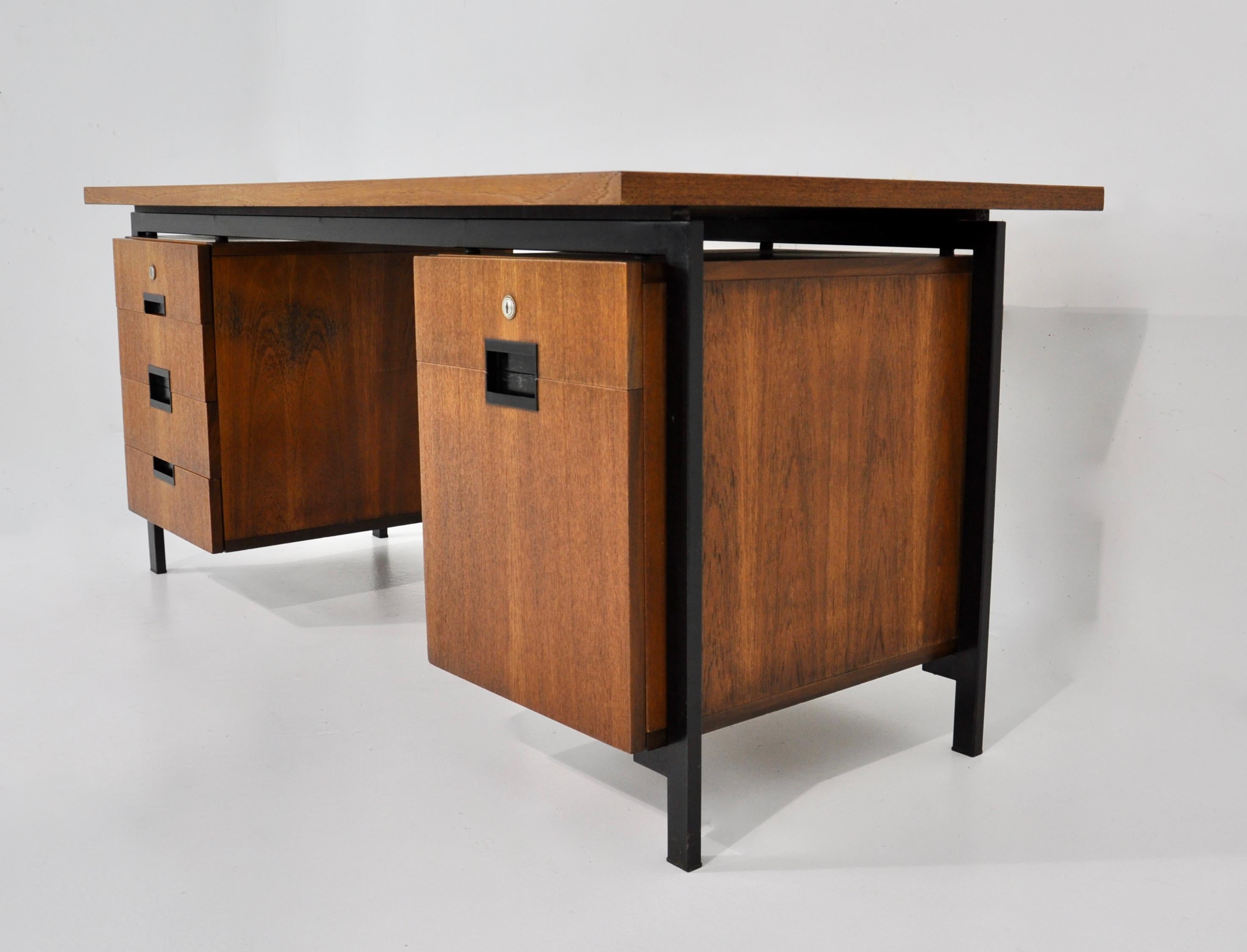 Schreibtisch von Cees Braakman für Pastoe, 1960er Jahre (Mitte des 20. Jahrhunderts) im Angebot