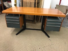 Scrivania di Daciano da Costa per Metalurgica da Longra