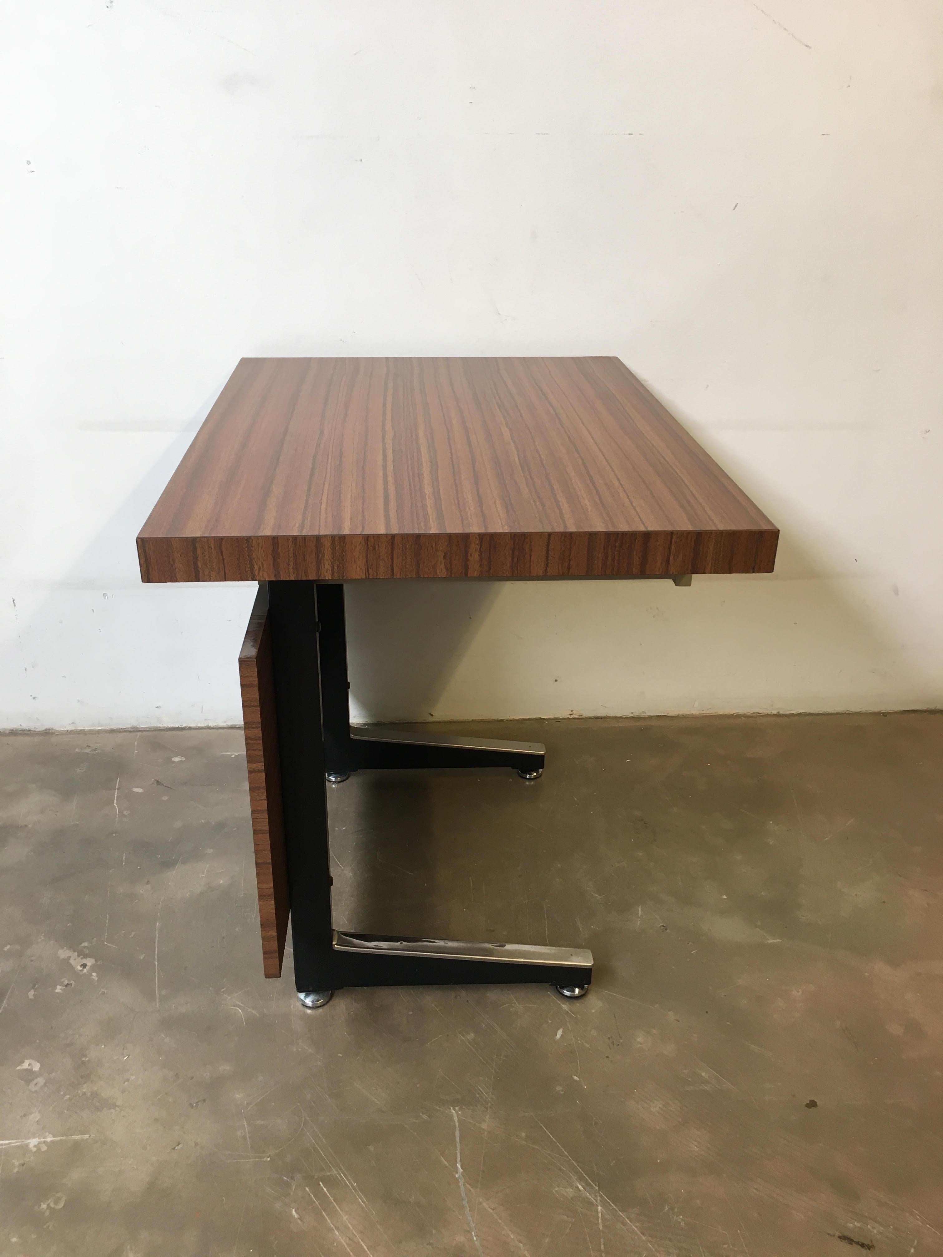 Desk by Daciano da Costa for Metalurgica da Longra In Good Condition For Sale In Porto, PT