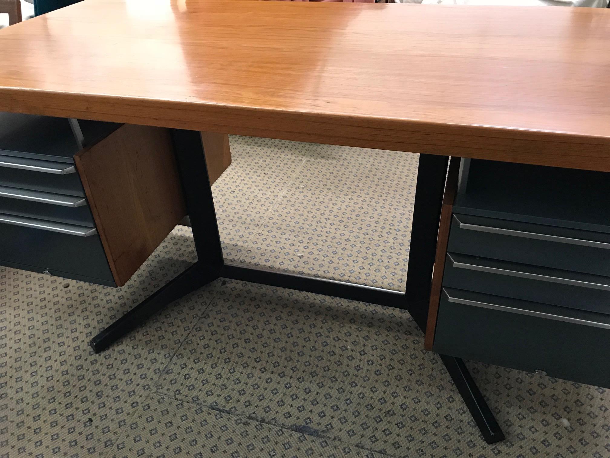 Mid-20th Century Desk by Daciano da Costa for Metalurgica da Longra