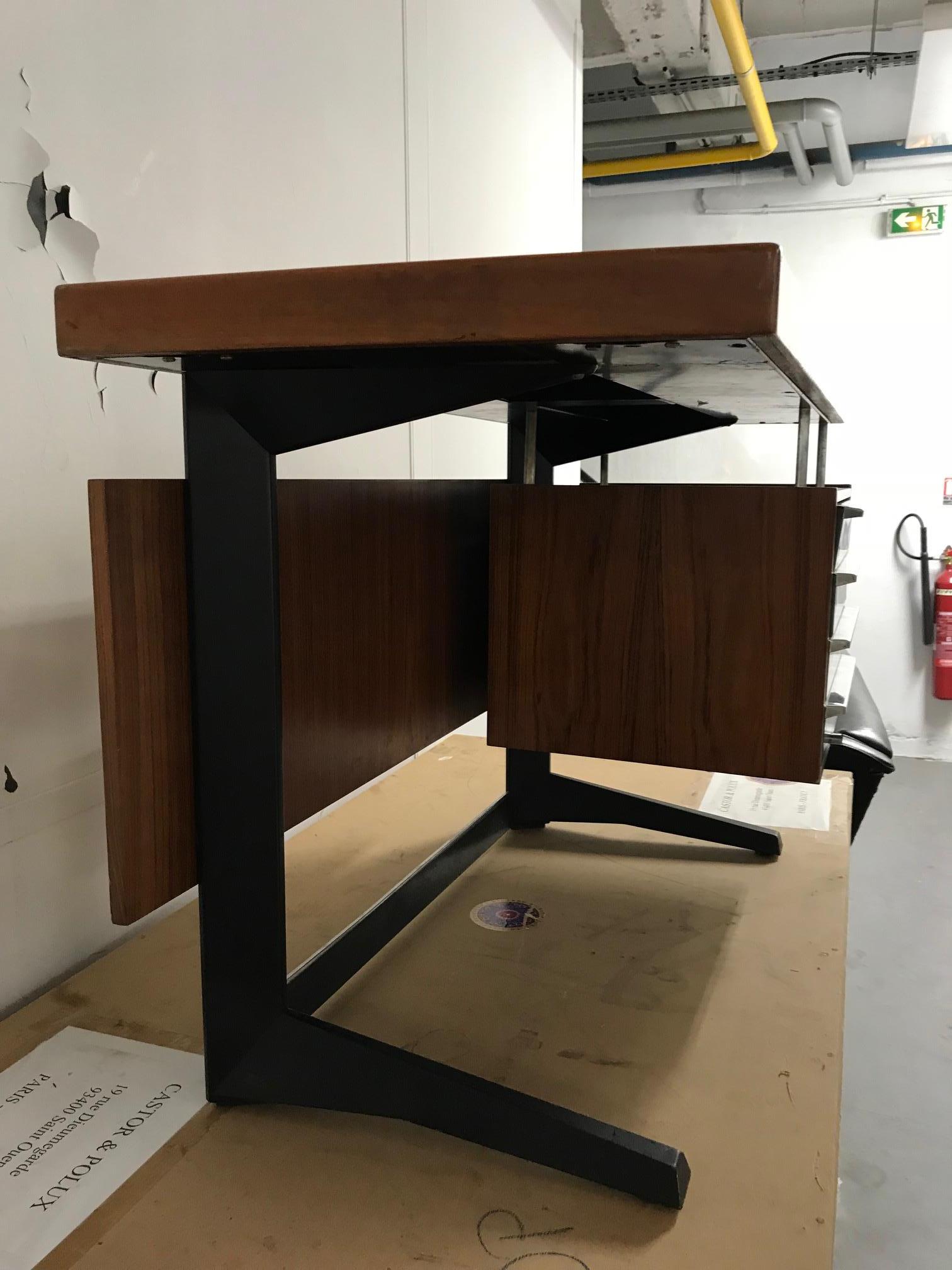 Desk by Daciano da COSTA for Metalurgica da Longra In Good Condition For Sale In Paris, FR