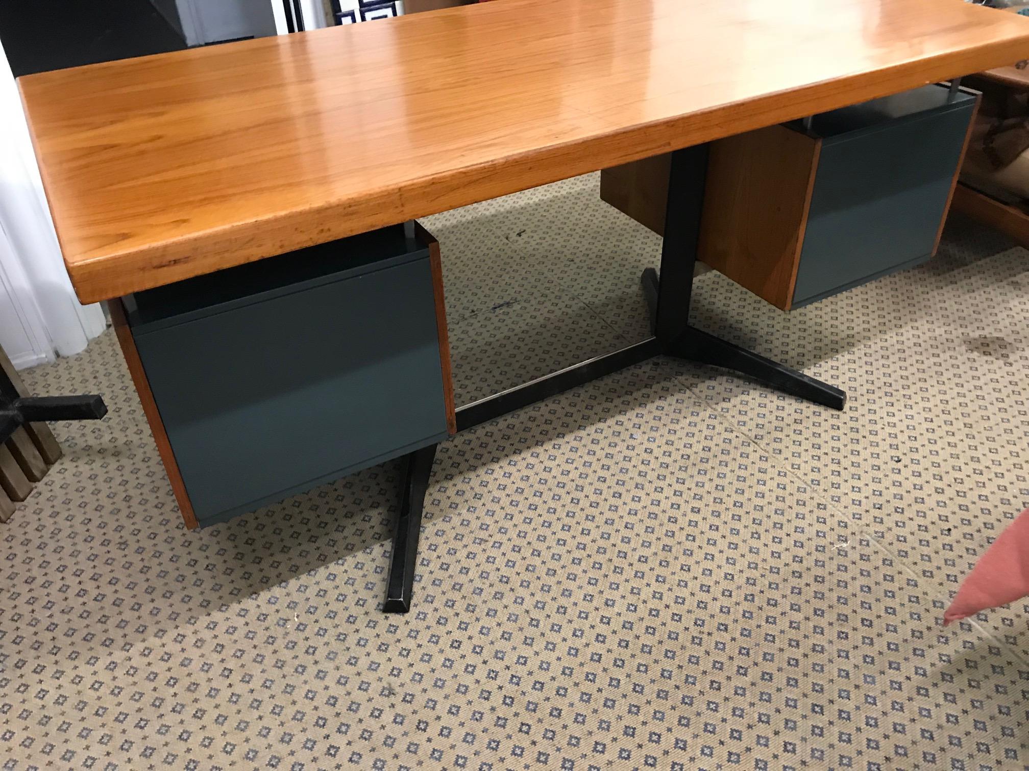 Desk by Daciano da Costa for Metalurgica da Longra For Sale 1