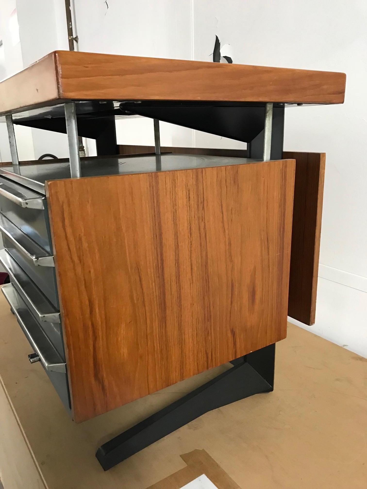 Mid-20th Century Desk by Daciano da COSTA for Metalurgica da Longra For Sale