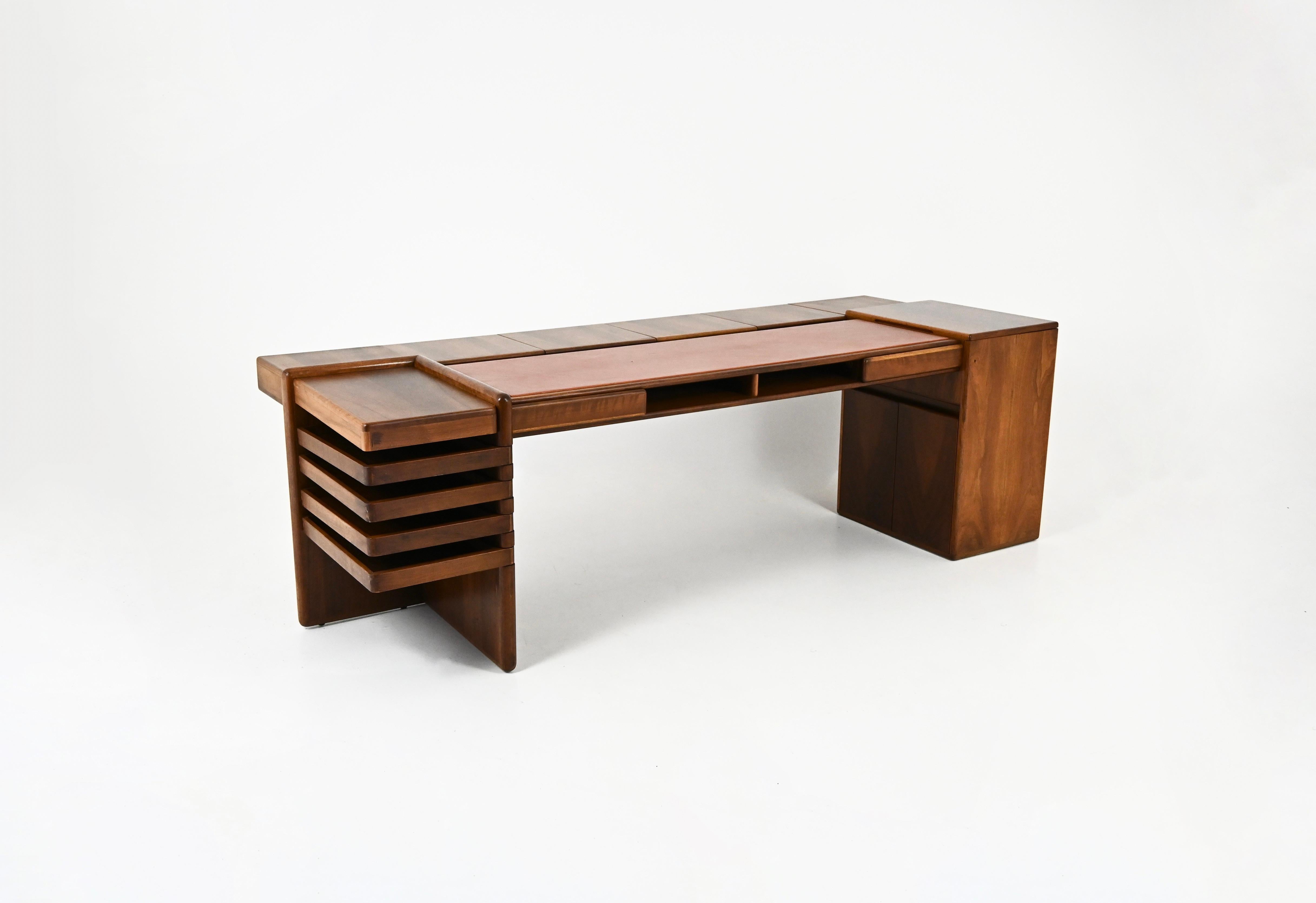 Wood and leather desk with lots of storage space designed by Fabio Lenci for Bernini. Stamped Bernini. Wear due to time and age.
FOR SHIPPING, REQUEST US FOR RECEIVE THE BEST PRICE
