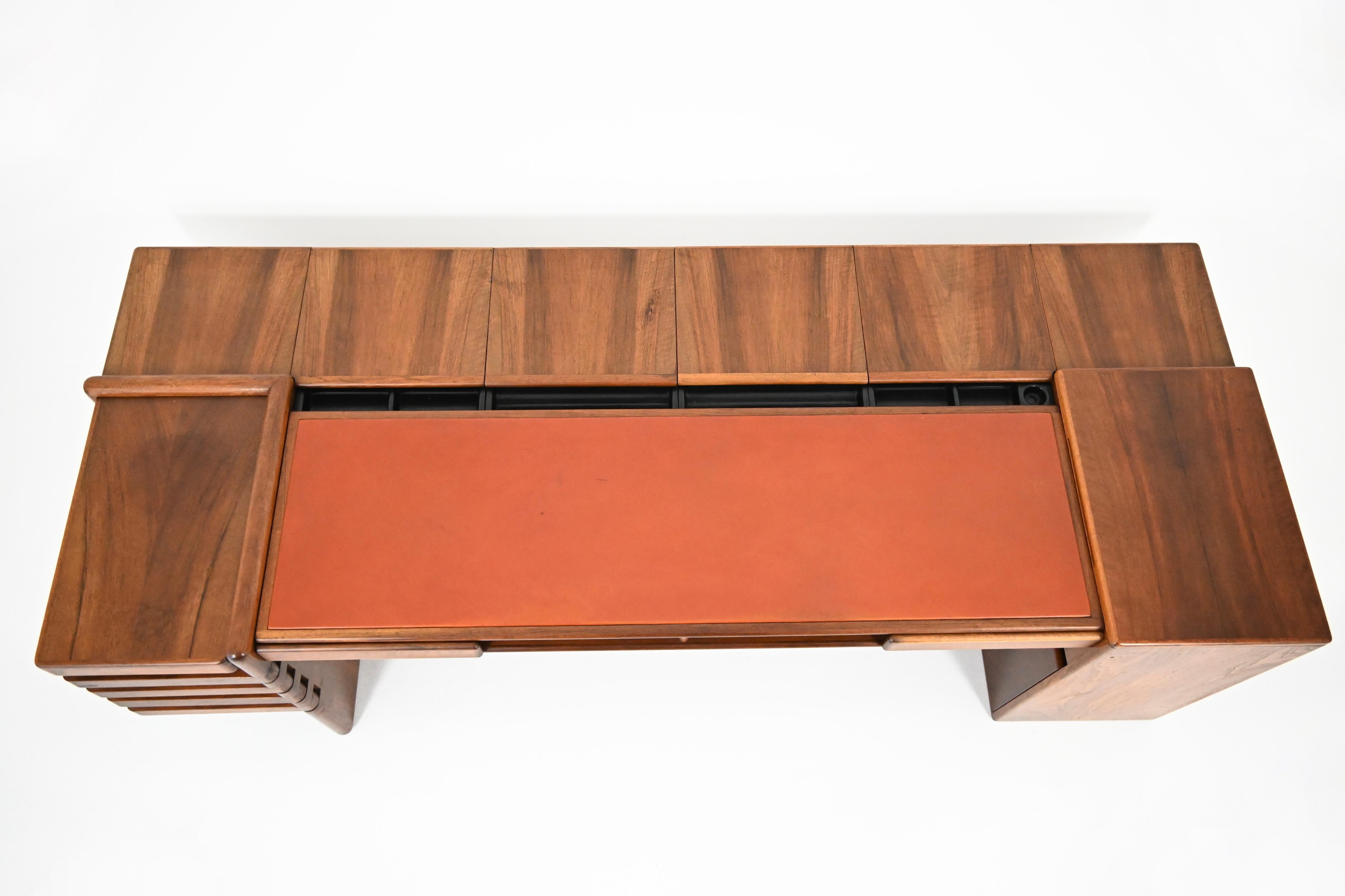 Desk by Fabio Lenci for Bernini, 1970s Madera en venta