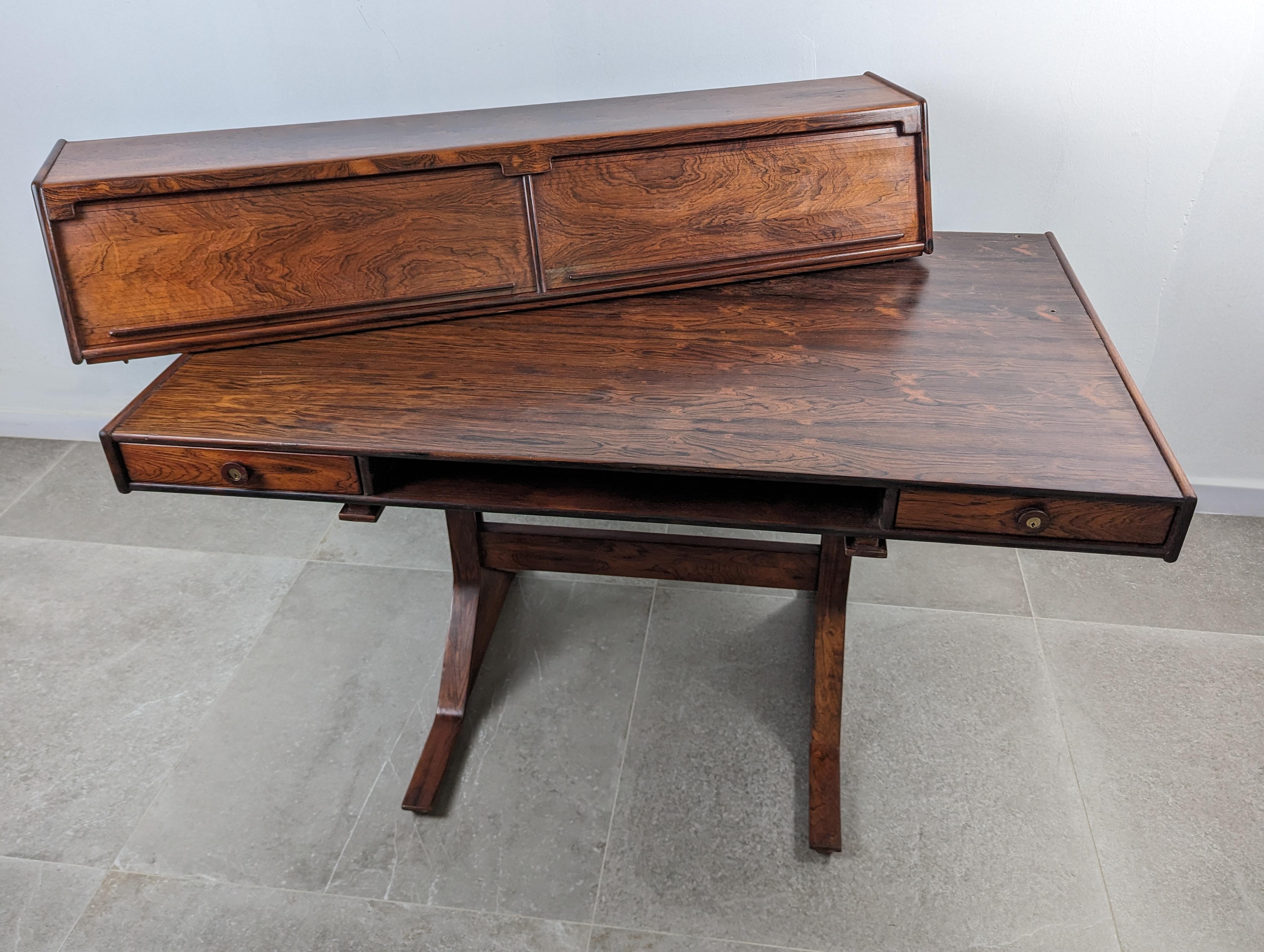 Schreibtisch von Gianfranco Frattini, Italien, 1950er Jahre (Holz) im Angebot