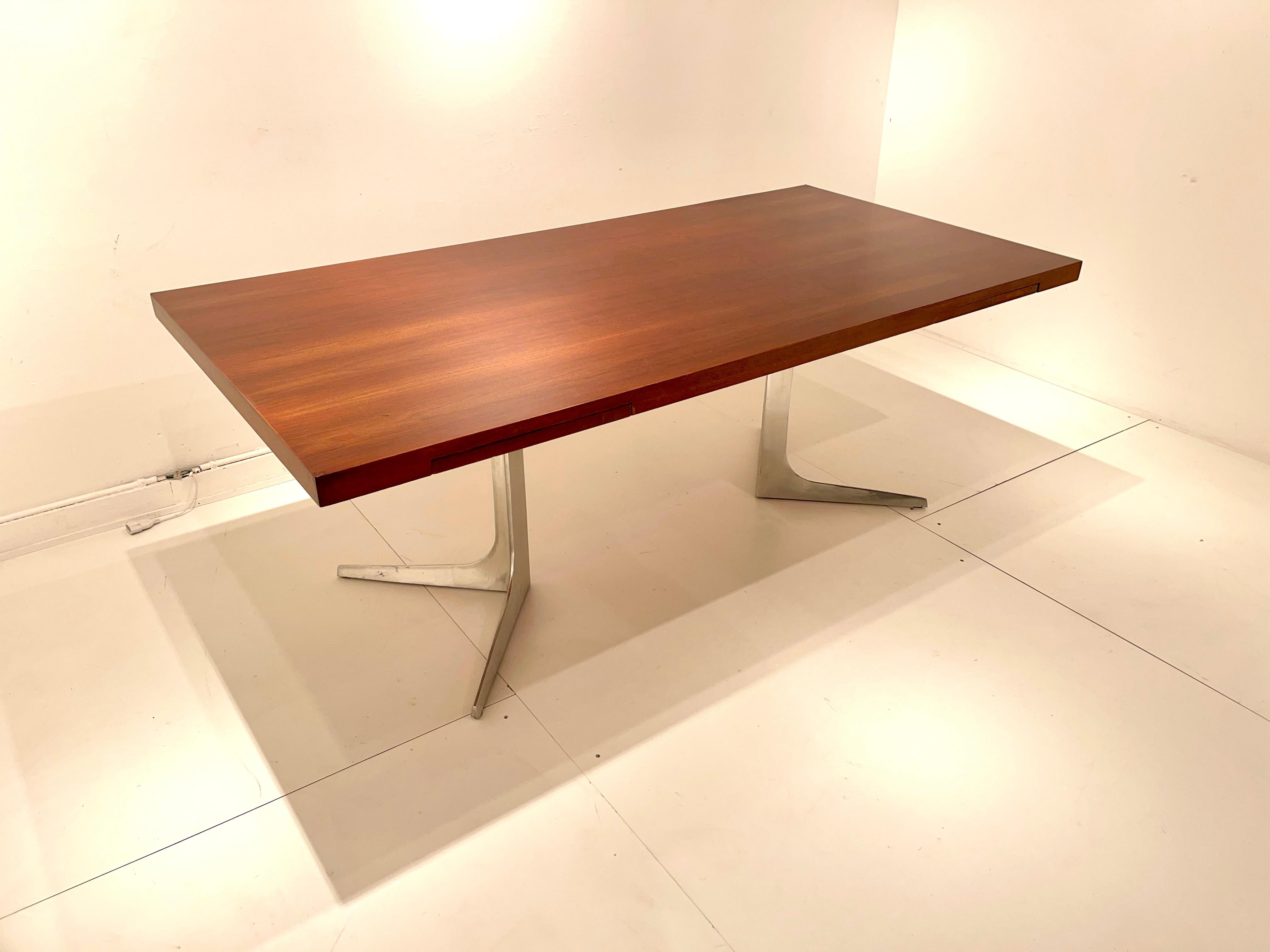 Wonderfull minimalist desk By Herbert Hirche, manufactured by Christian Holzäpfel in 1967.
Original condition.

Born in Görlitz Herbert Hirche moved to Berlin to study at the renowned Bauhaus School in 1932 and was, in fact, one of the last Bauhaus