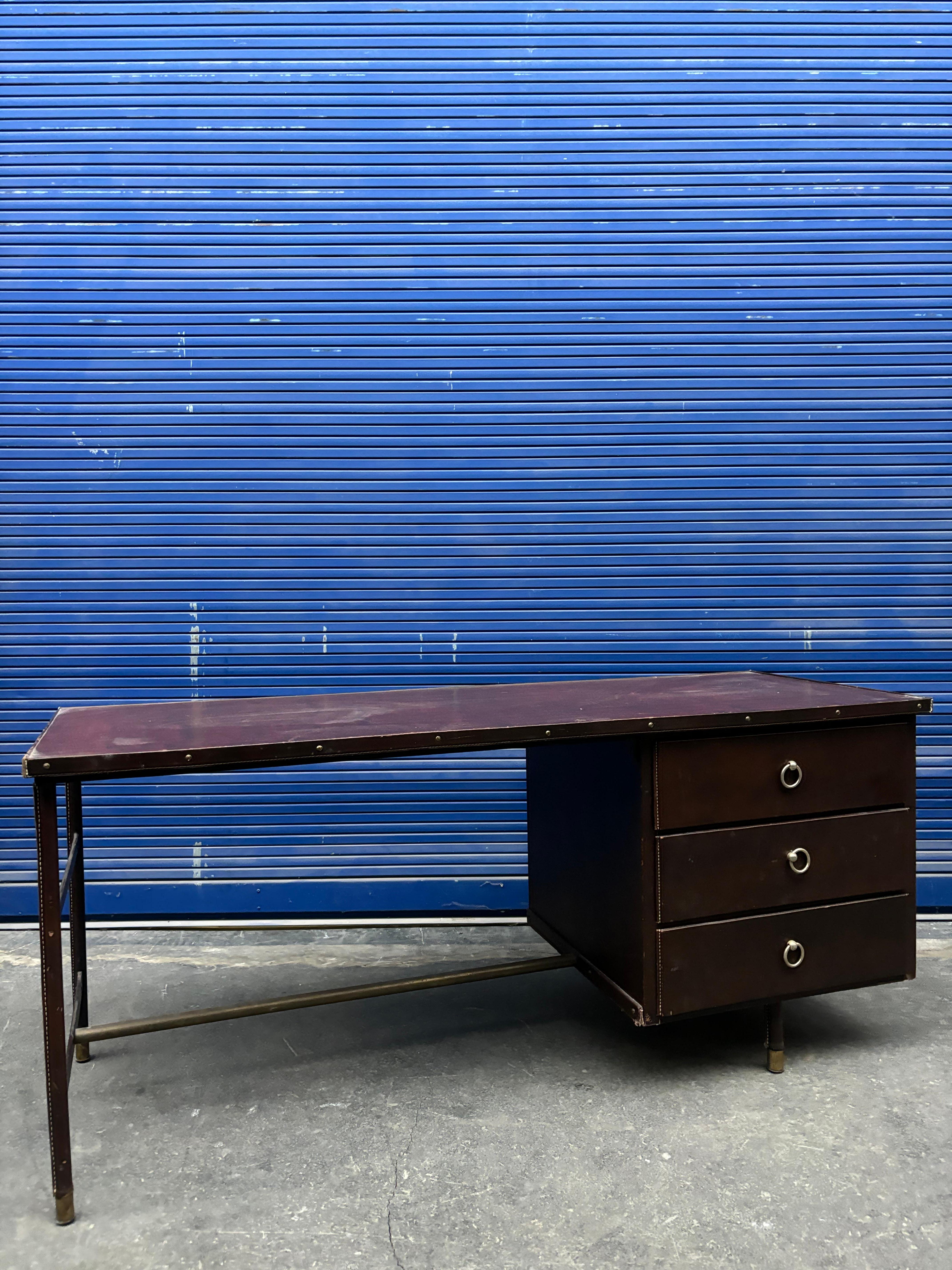 Ottone Scrivania di Jacques Adnet in vendita