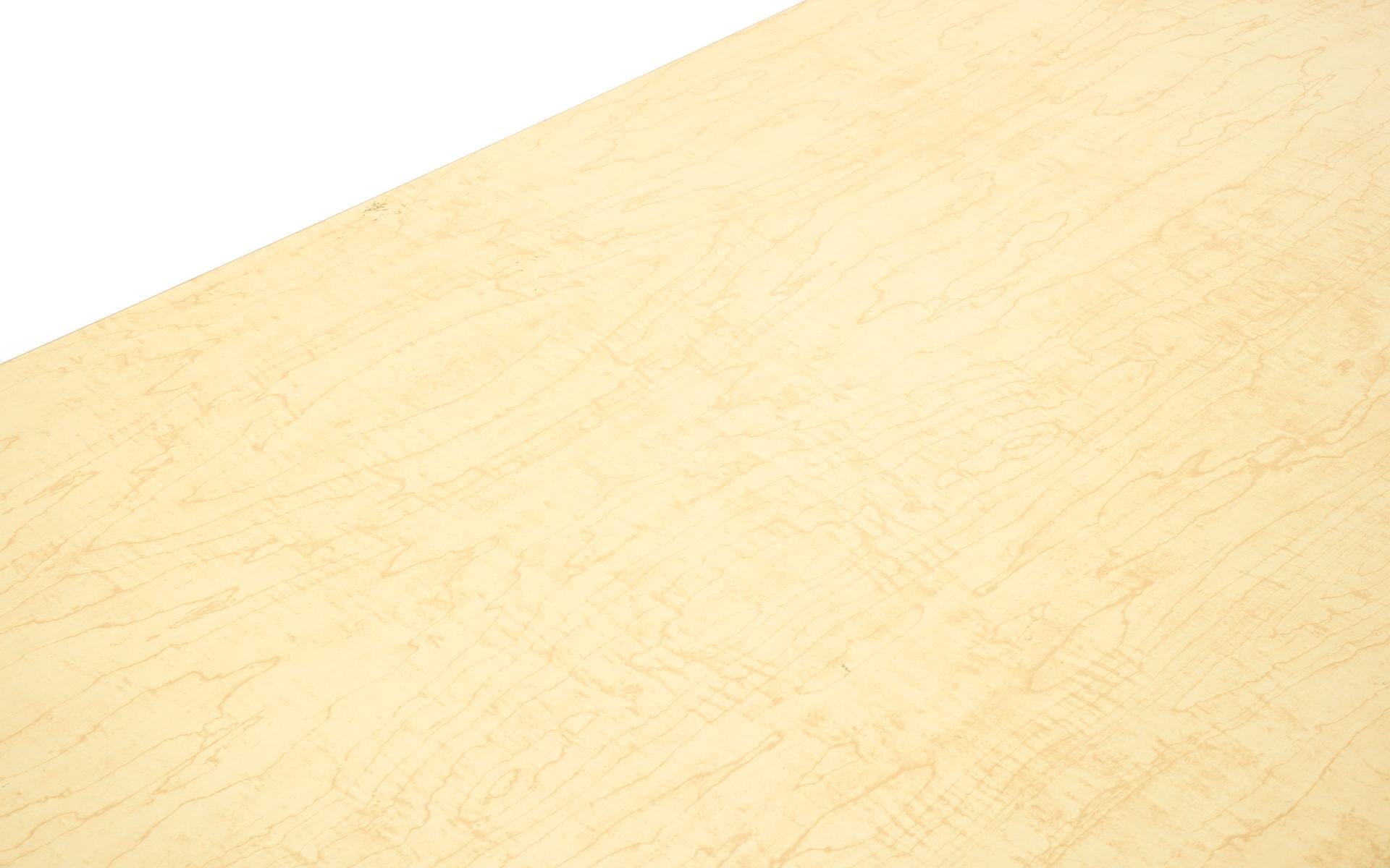 Schreibtisch von Jens Risom, blondes Holz, blaue Schubladenfronten, verchromte Griffe, Laminatplatte (Moderne der Mitte des Jahrhunderts) im Angebot