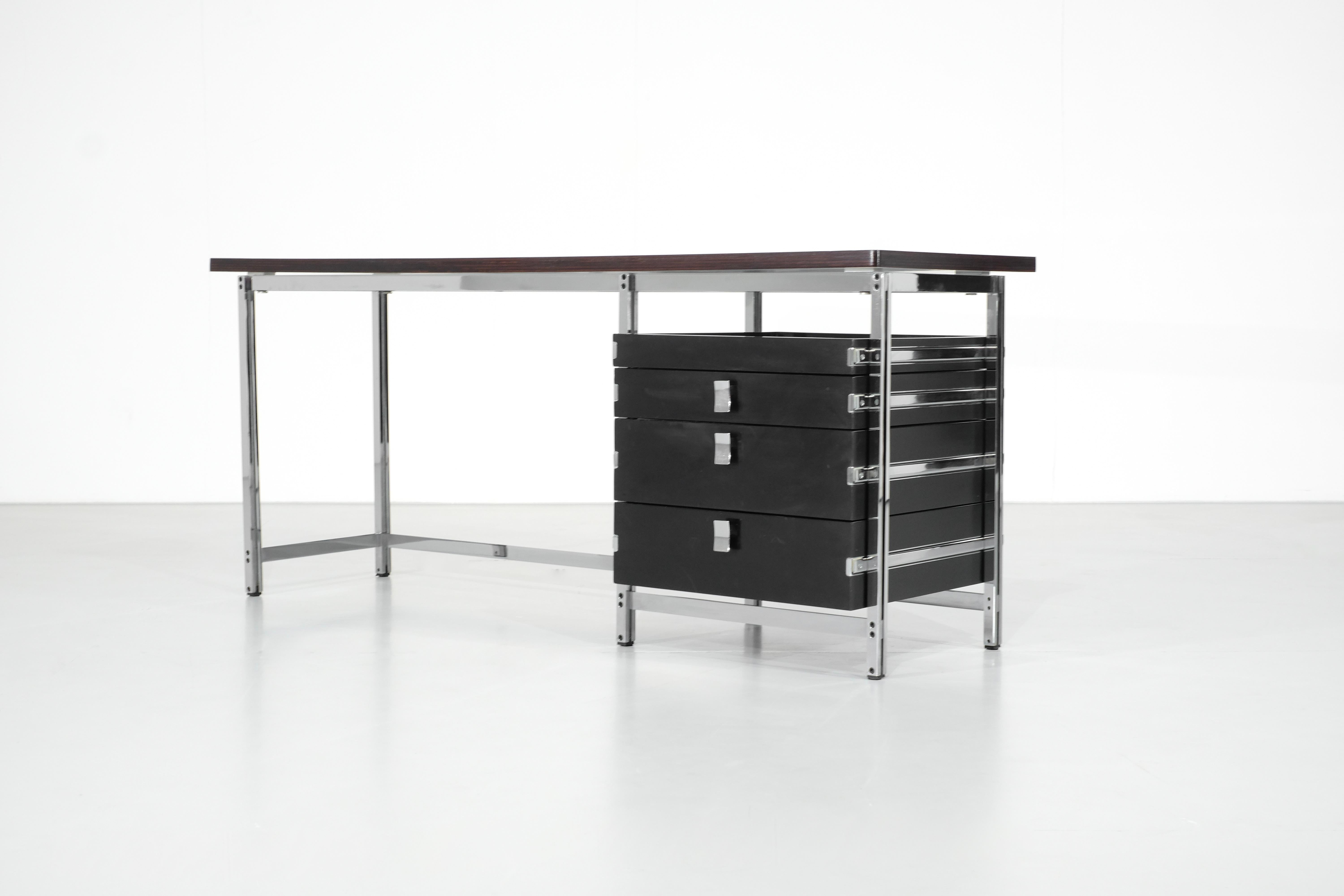 Metà XX secolo Scrivania di Jules Wabbes per Le Mobilier Universel, Belgio 1960. in vendita