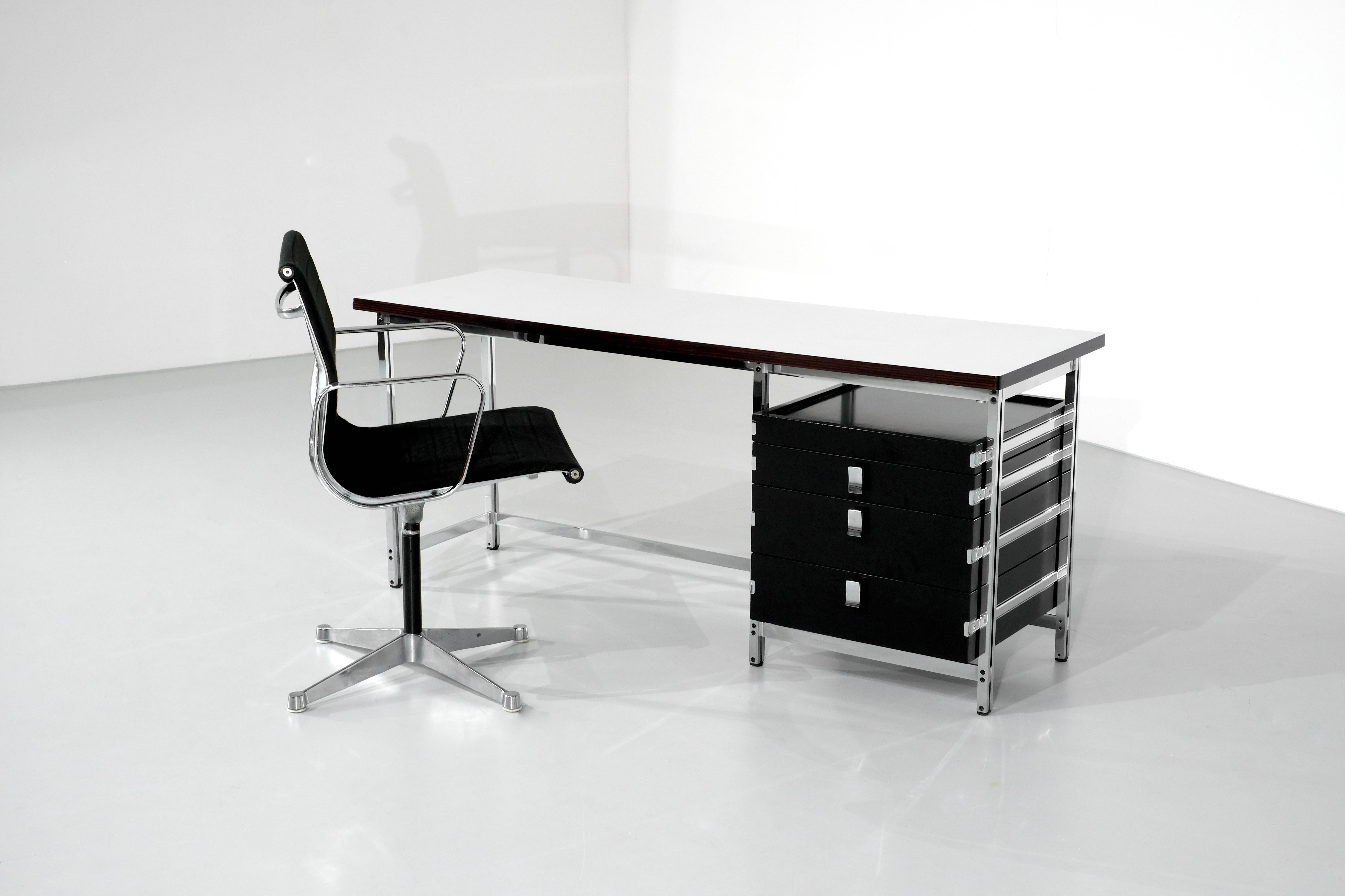 Scrivania di Jules Wabbes per Le Mobilier Universel, Belgio 1960. in vendita 1