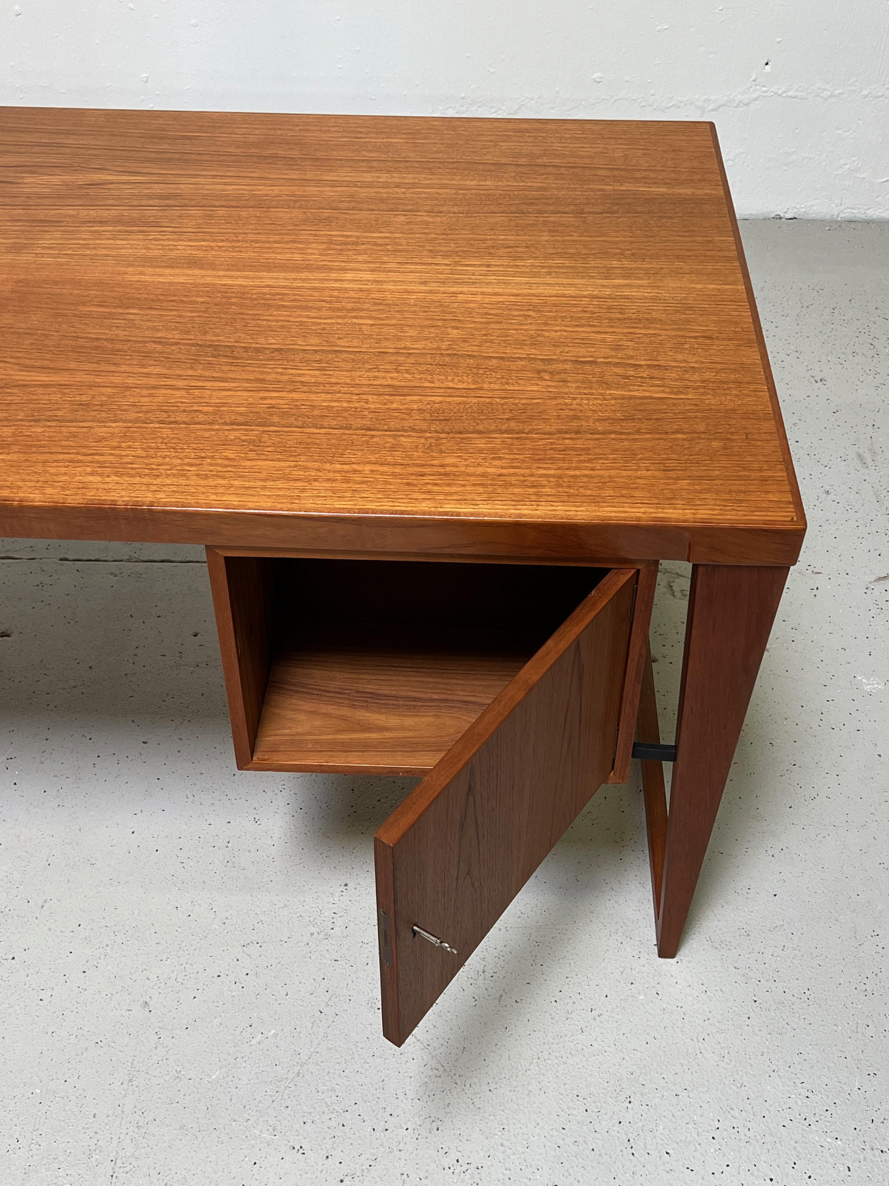 Desk by Kai Kristiansen for Feldballes Møbelfabrik For Sale 10