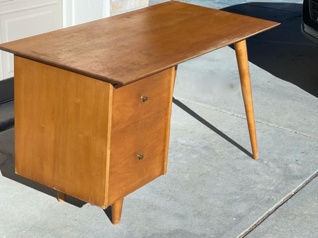 Mid-Century Modern Desk by Paul McCobb Planner Group for Winchendon in Maple