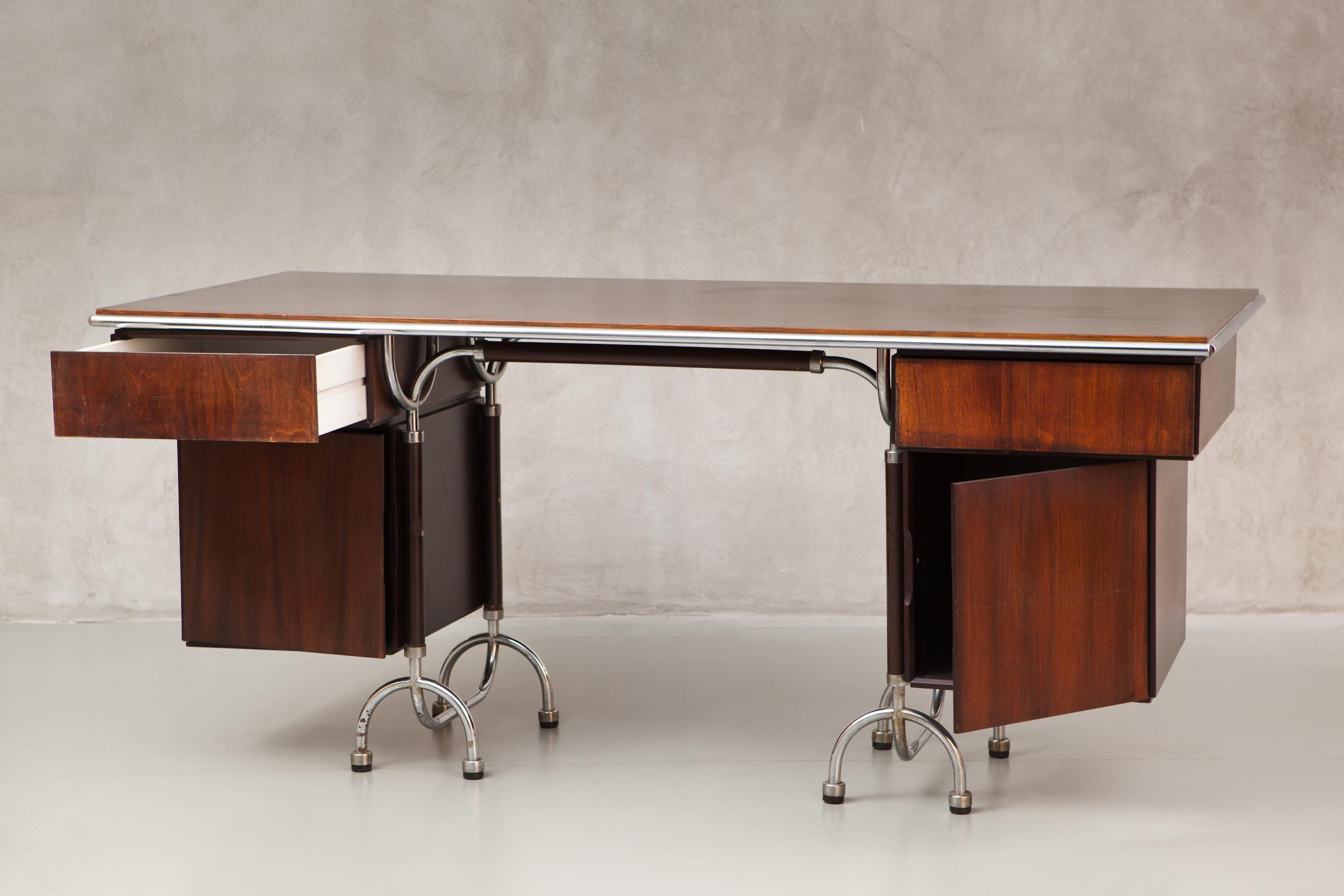 Desk by Roberto Gabetti, Aimaro Isola and Guido Drocco, Italy, 1970s. Manufactured by Arbo. Limited series. Chromed metal, wood. Reference: F. Ferrari, Gabetti e Isola Mobili: 1950-1970, Allemandi, 1986. Measures: 180 x 82 x H 77.5 cm. 70.8 x 32.3 x