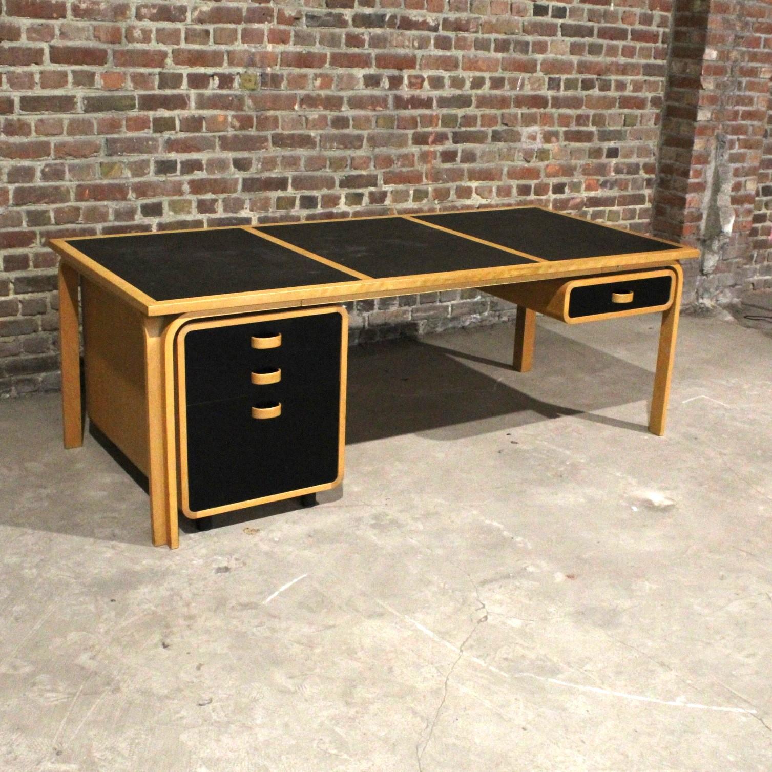 Desk by Rud thygesen & Johnny sorensen for editor Magnus Olesen, Denmark In Good Condition For Sale In Brussels , BE