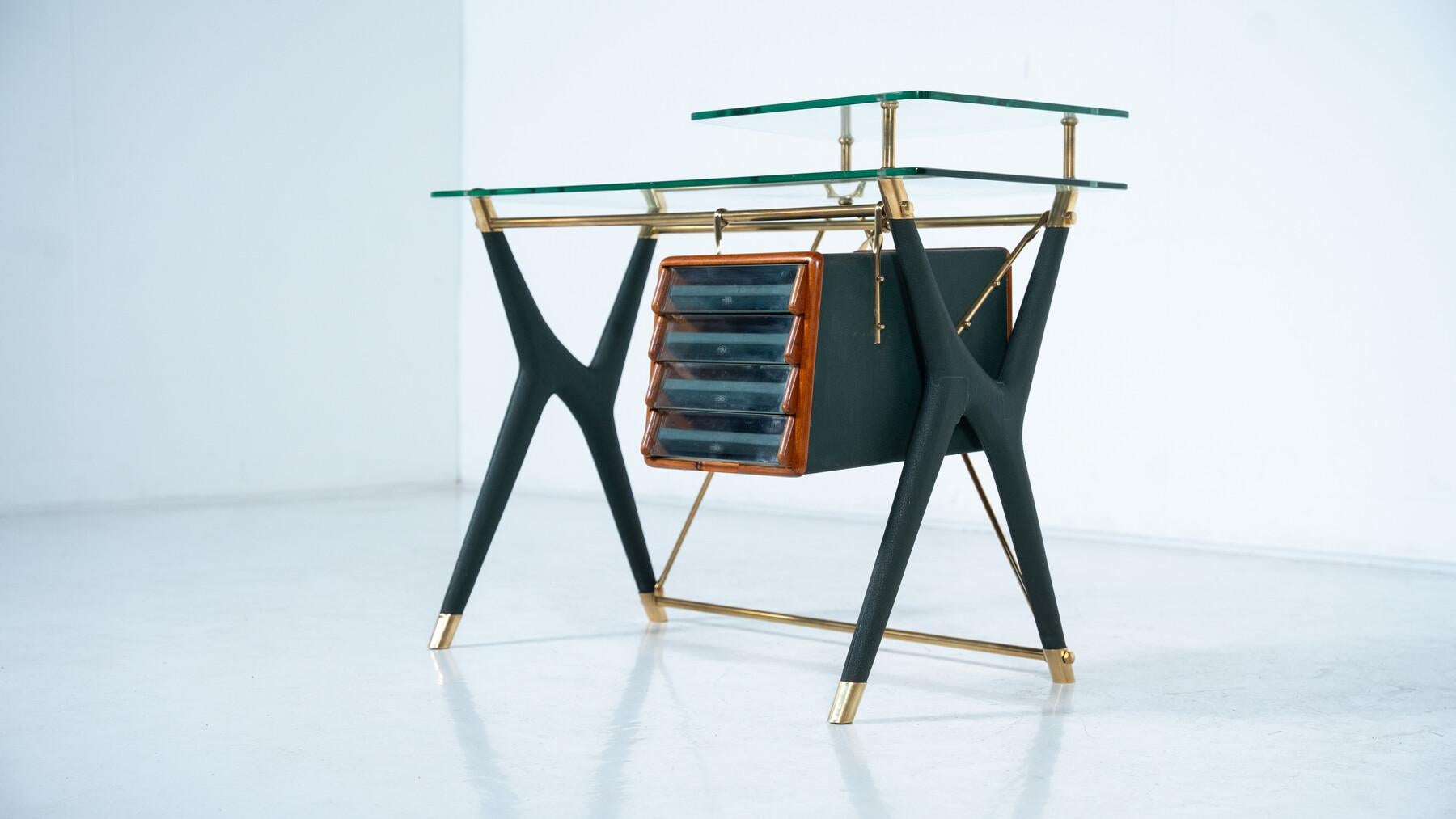 Schreibtisch von Silvio Berrone aus dem Bialetti-Gebäude, Omegna, Italien 1955 im Zustand „Gut“ im Angebot in Brussels, BE