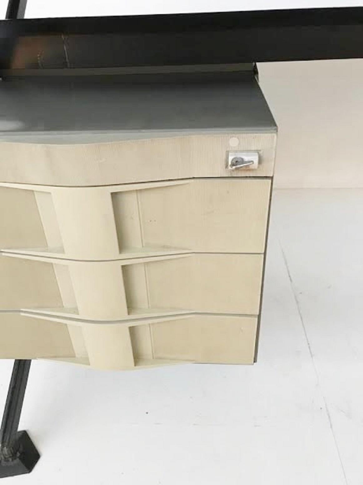 Bureau réalisé par Studio BBPR pour Olivetti.