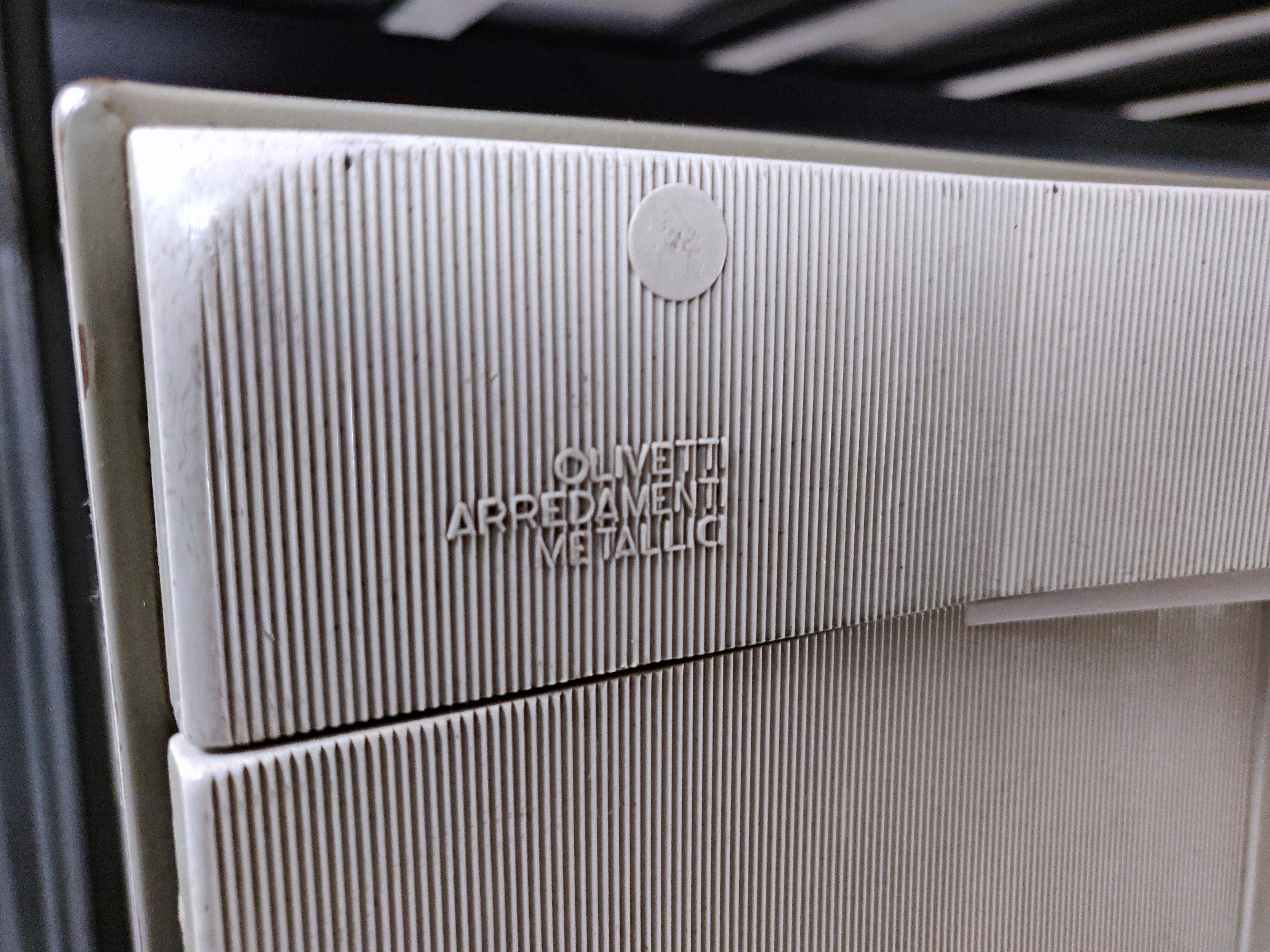 Scrivania moderna di metà secolo di Studio BBPR per Olivetti in vendita 3