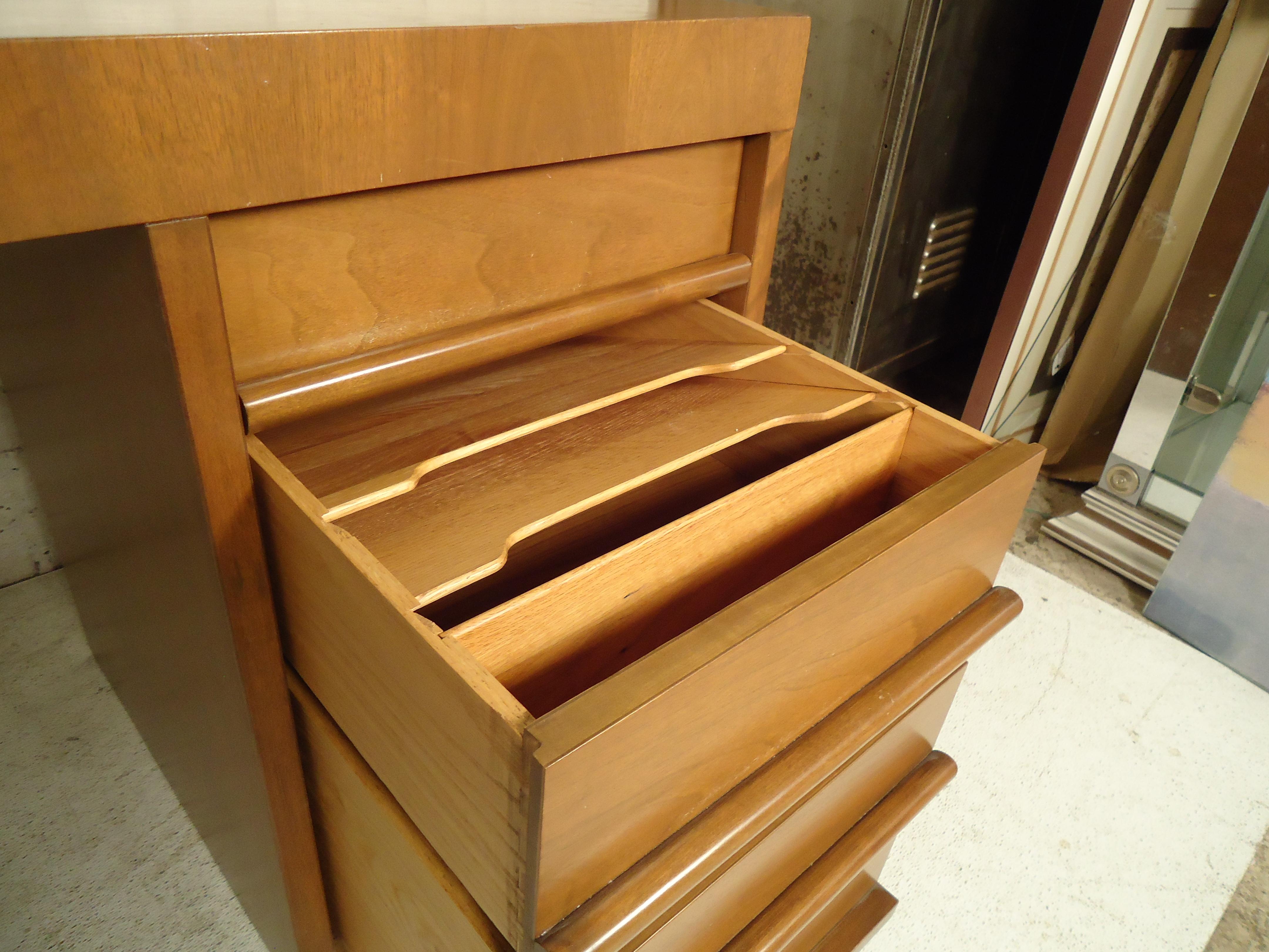 Desk by T.H. Robsjohn-Gibbings for Widdicomb In Good Condition In Brooklyn, NY