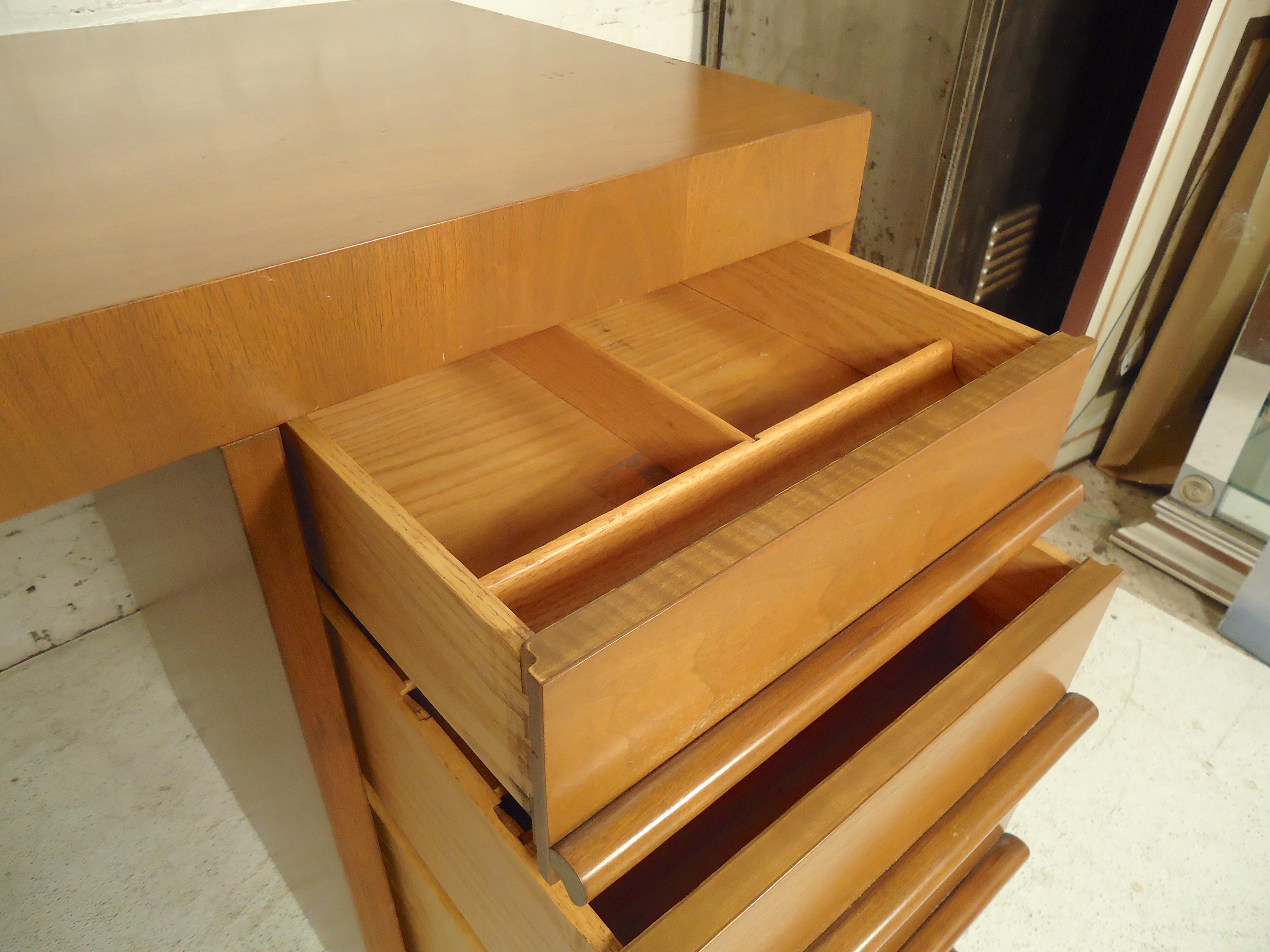 Mid-20th Century Desk by T.H. Robsjohn-Gibbings for Widdicomb