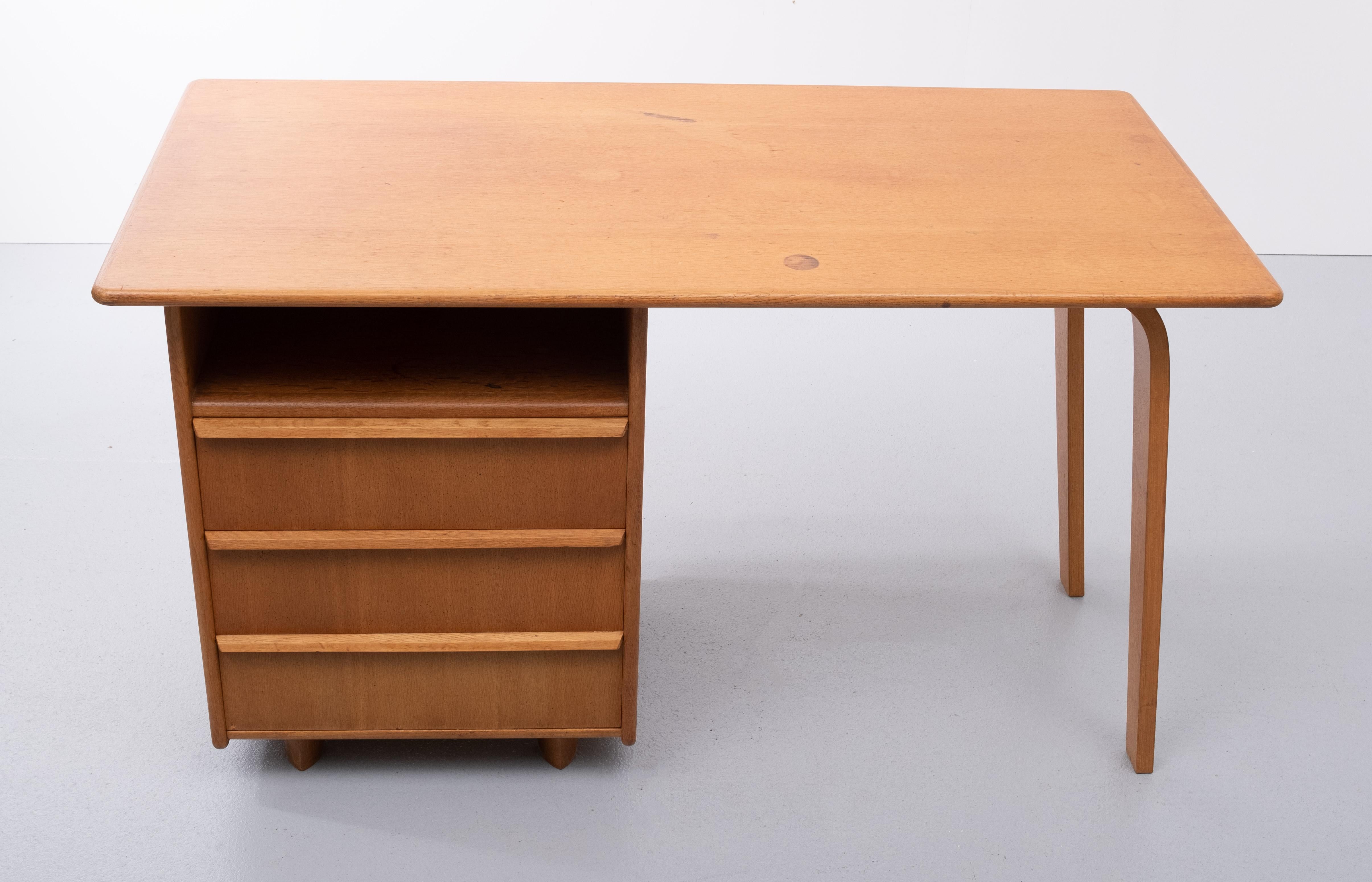 Very nice attractive desk. Design by Cees Braakman model EE02 1952 for Pastoe 
 This EE02 desk is part of the 'Oak Series'. It is made of oak wood and bent plywood legs
On the left 3 'anti-dust' drawers and a shelf. and boat shape legs On the top