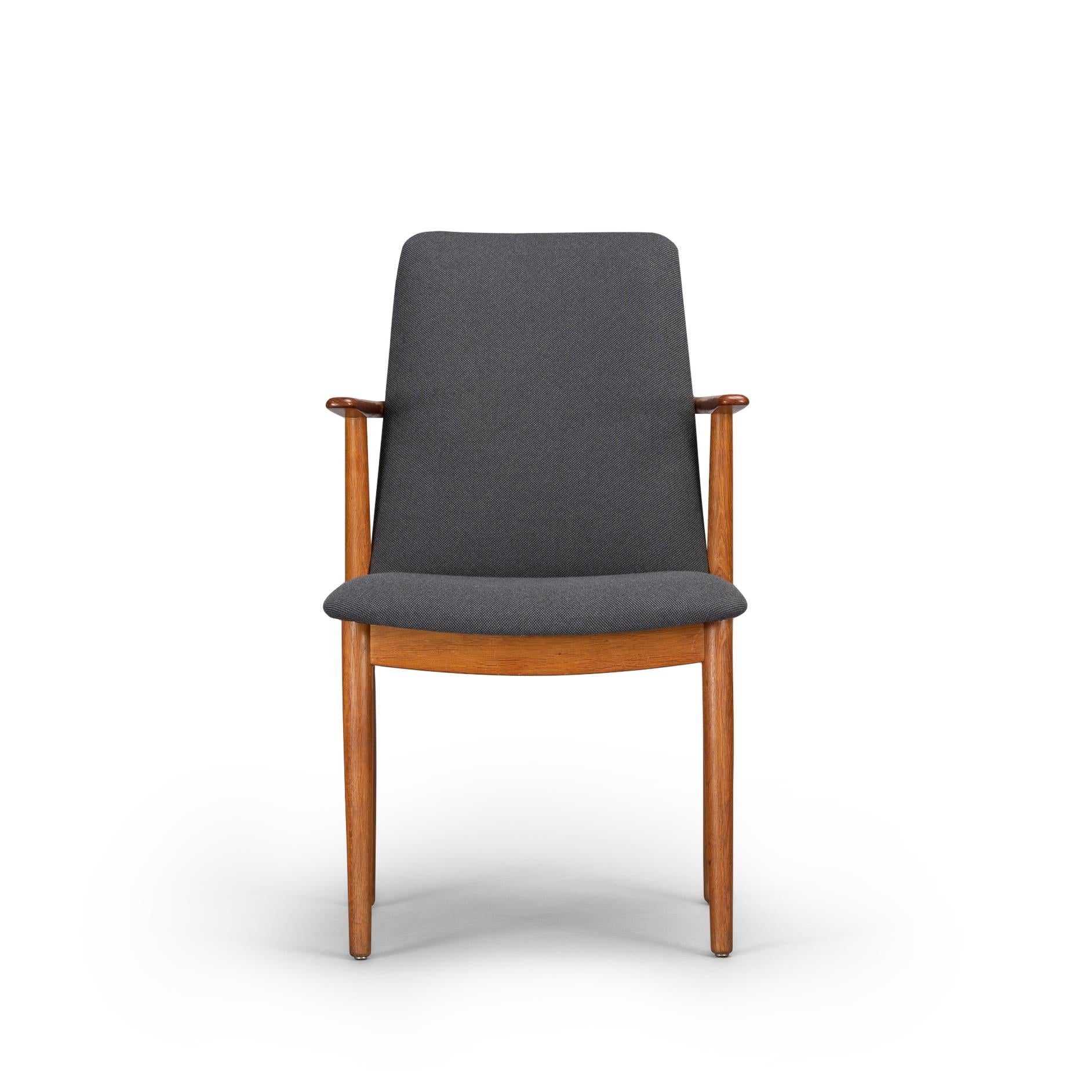 A very straight up aesthetic design by Hans Olsen from the late 60s two armed chair. The chair has been reupholstered in grey colour Ploegwool fabric. This desk chair is designed by Hans Olsen for Hillerød Møbler. The legs and arms are made of solid