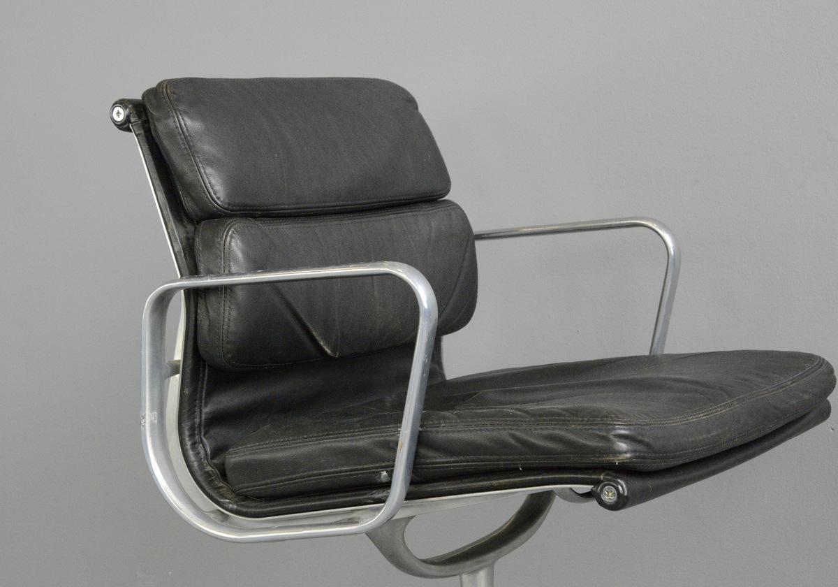 Mid-Century Modern Desk Chair by Herman Miller circa 1970s