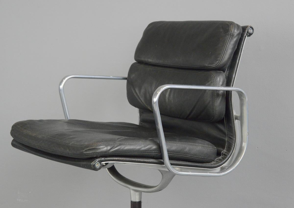 Desk Chair by Herman Miller circa 1970s In Good Condition In Gloucester, GB