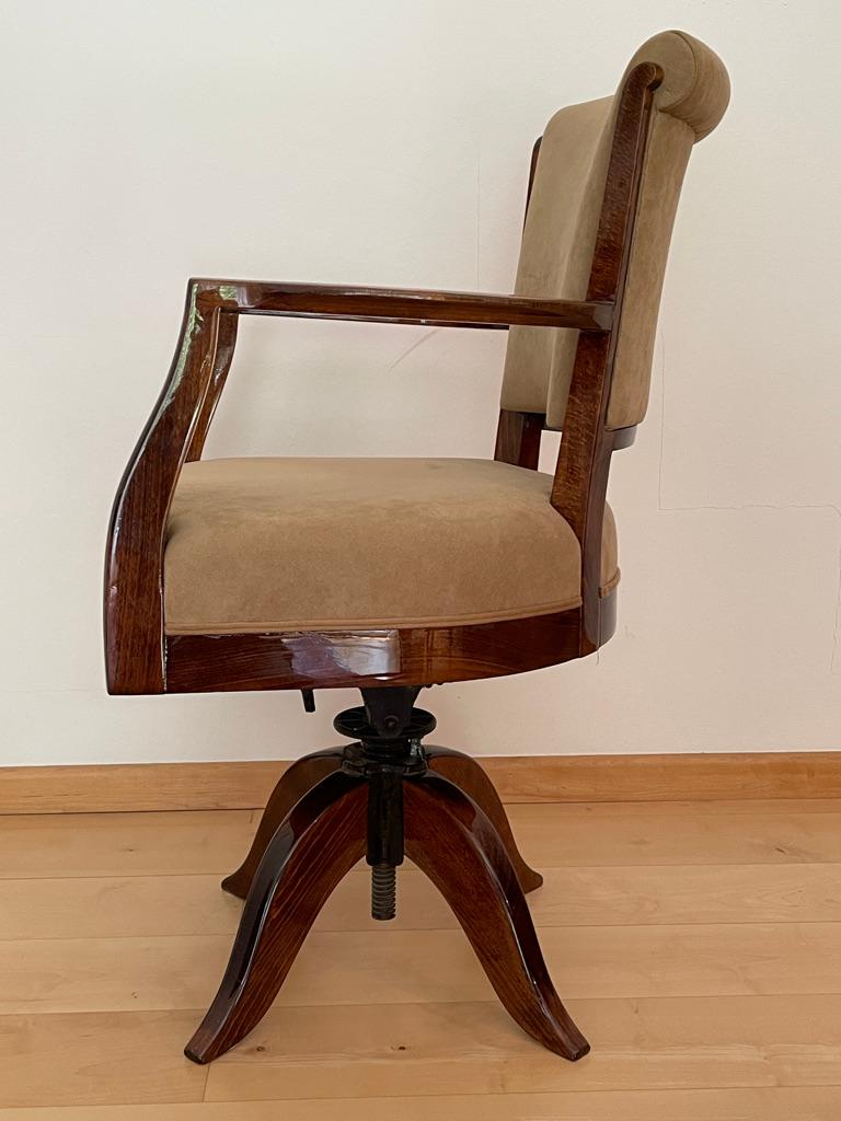 Rare office chair, desk chair, armchair by the important French designer Michel Roux-Spitz
Glossy rosewood.
Turnable swivel chair, the height is adjustable.
Finest 20th century, Art Déco, Mid-Century Modern, Industrial.
Newly firmly upholstered
