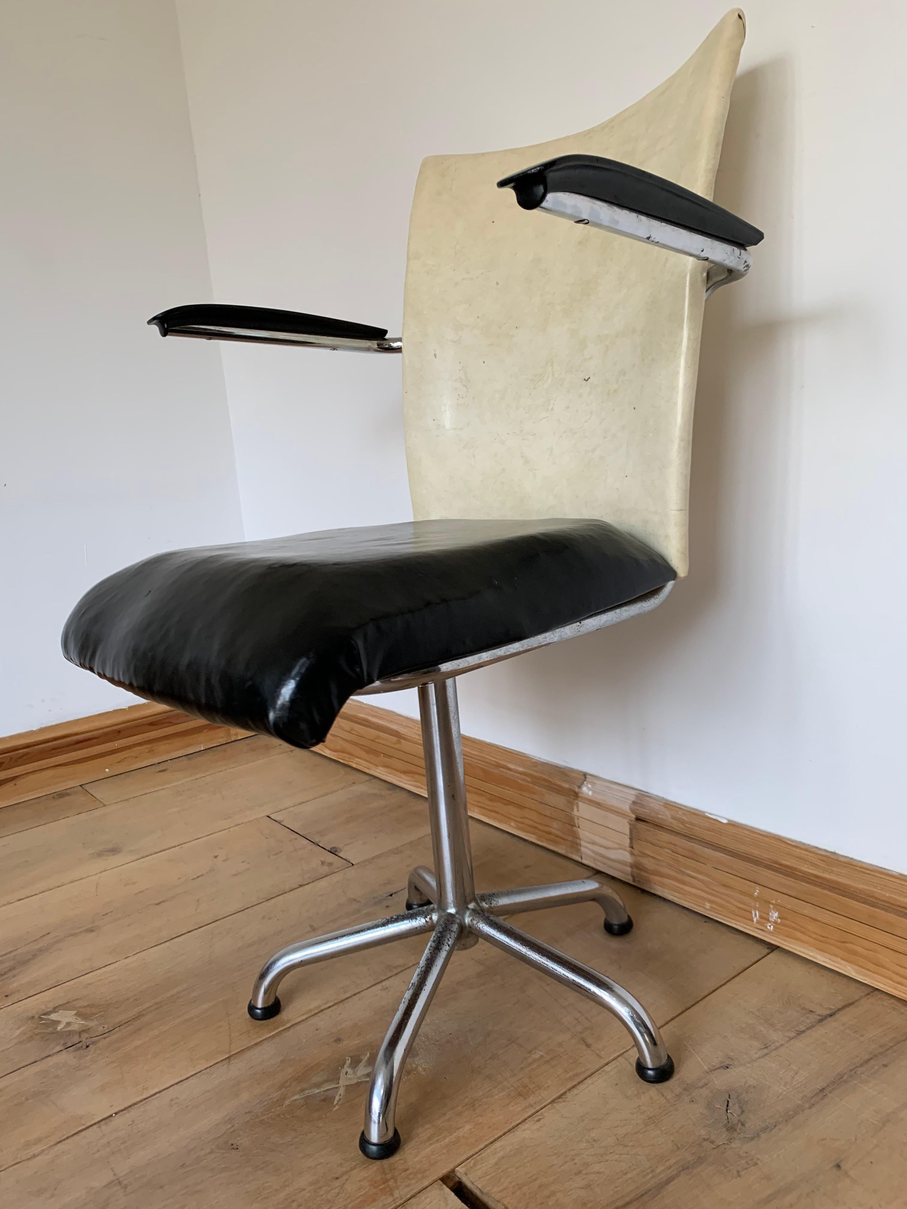 Imitation cuir Chaise de bureau industrielle du XXe siècle de Gebroeders De Wit, Toon de Wit, années 1960 en vente