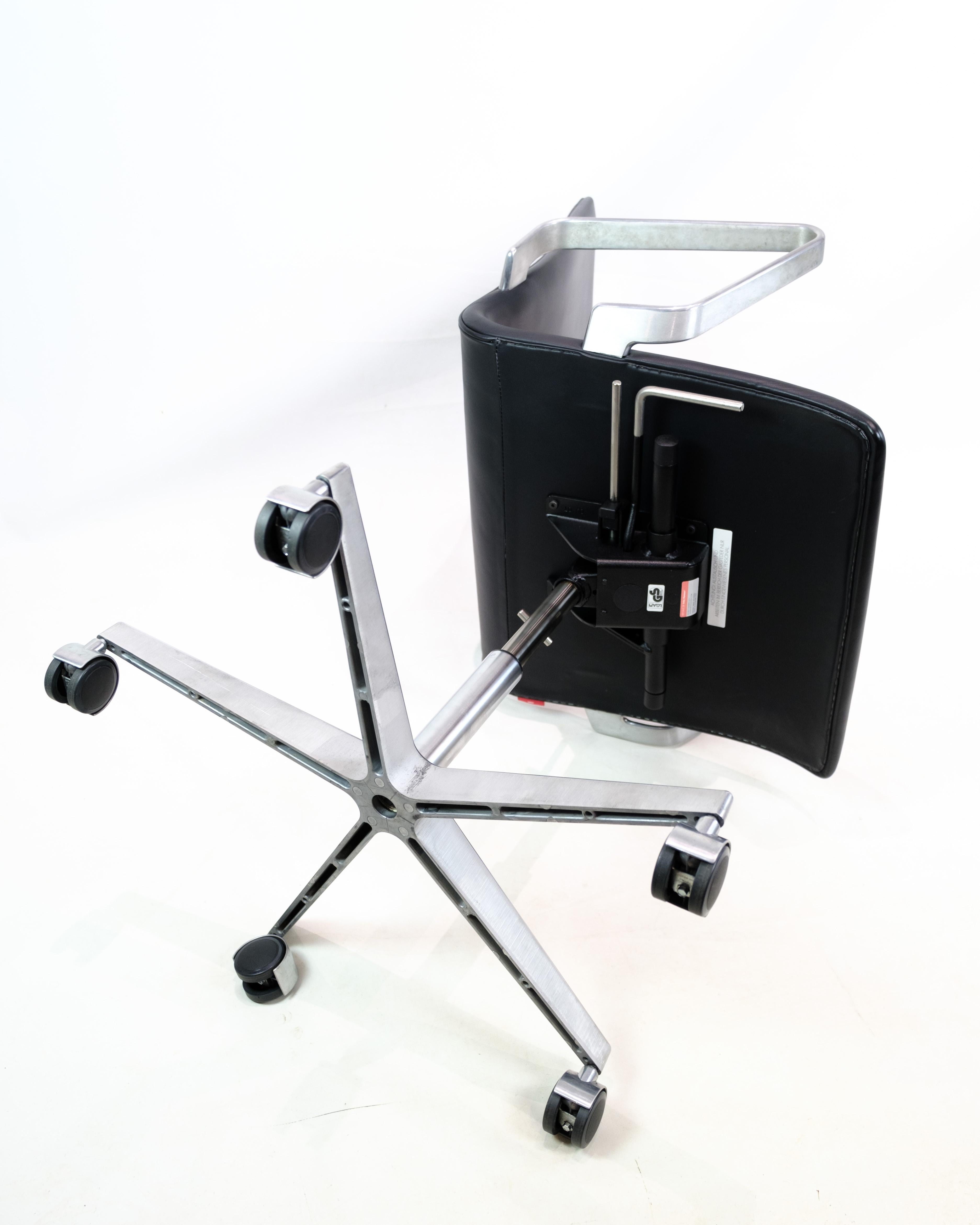 Chaise de bureau, modèle 3271W Oxford en cuir noir par Arne Jacobsen de 1980 en vente 1