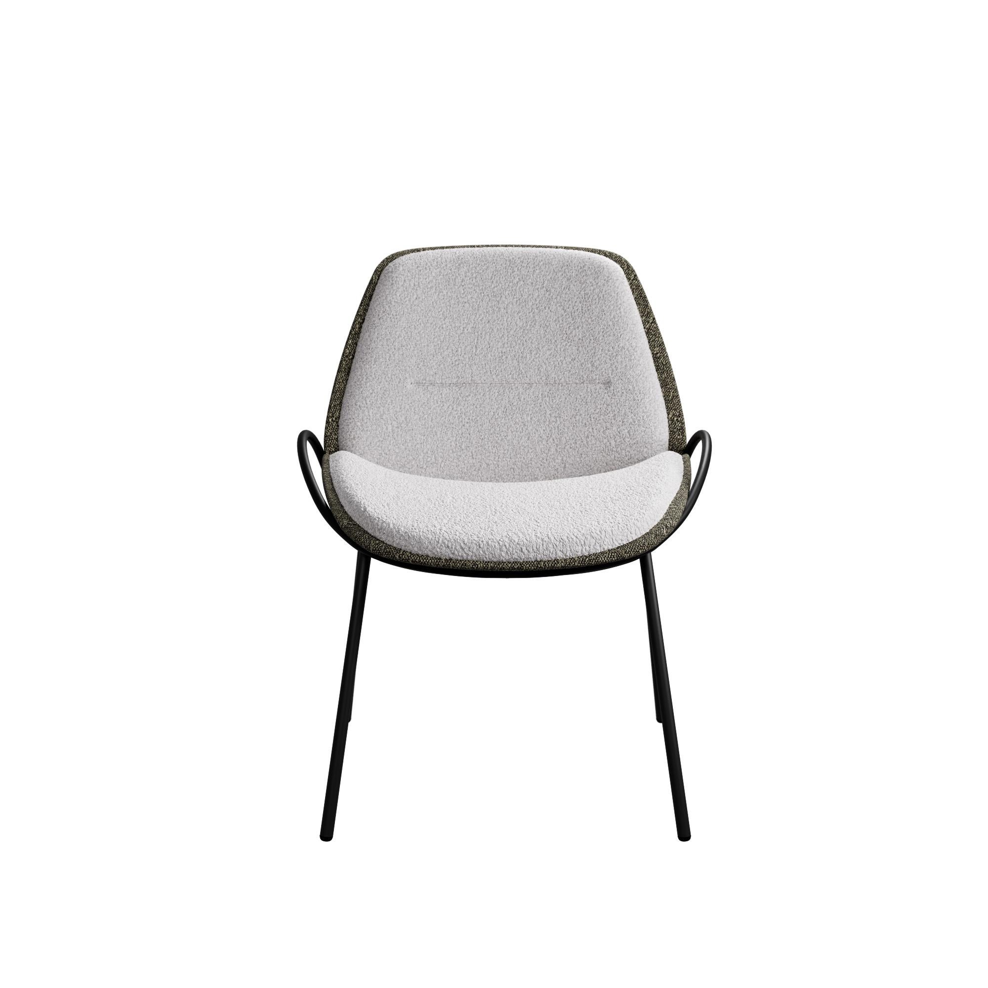 Conçue pour être utilisée à la fois comme salle à manger et comme bureau, la chaise Eleg avec demi-bras est une chaise polyvalente qui offre une solution unique et élégante pour votre maison.

Fabriqué à partir d'un cadre robuste en fer époxy noir,