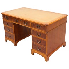 Table de bureau ancienne en cuir Chesterfield de style colonial anglais