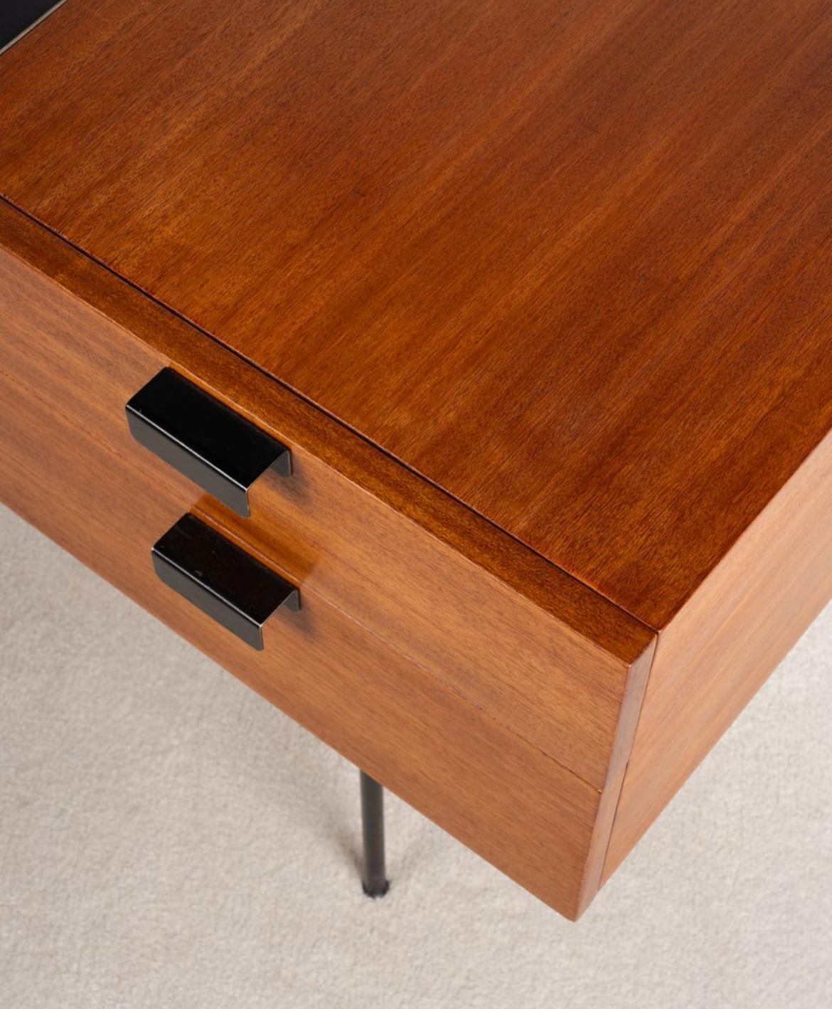 Bois Bureau CM141 de Pierre Paulin en vente