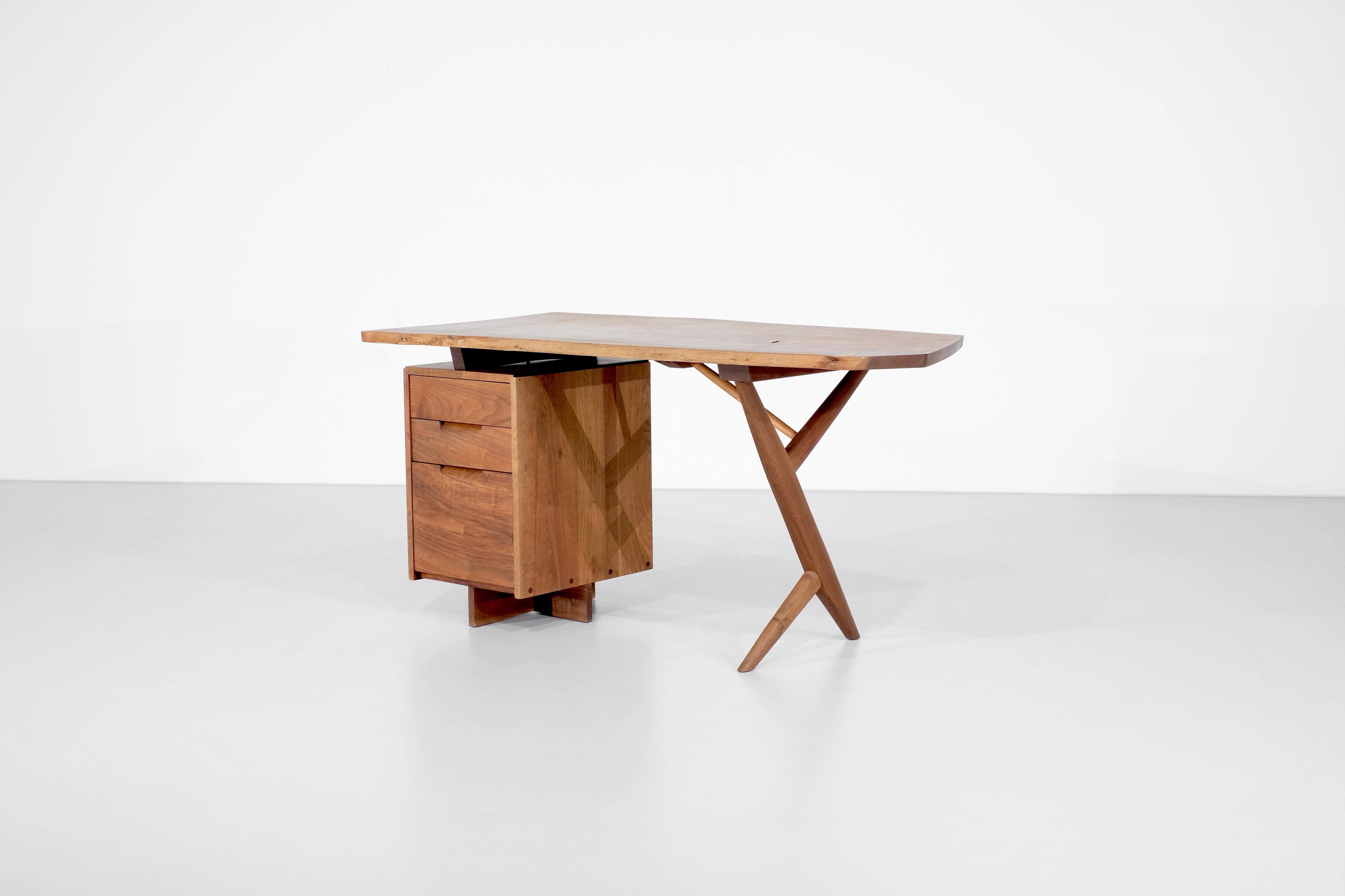 Bureau Conoid de George Nakashima, États-Unis, 1970 Bon état - En vente à Lot/Drogenbos, BE