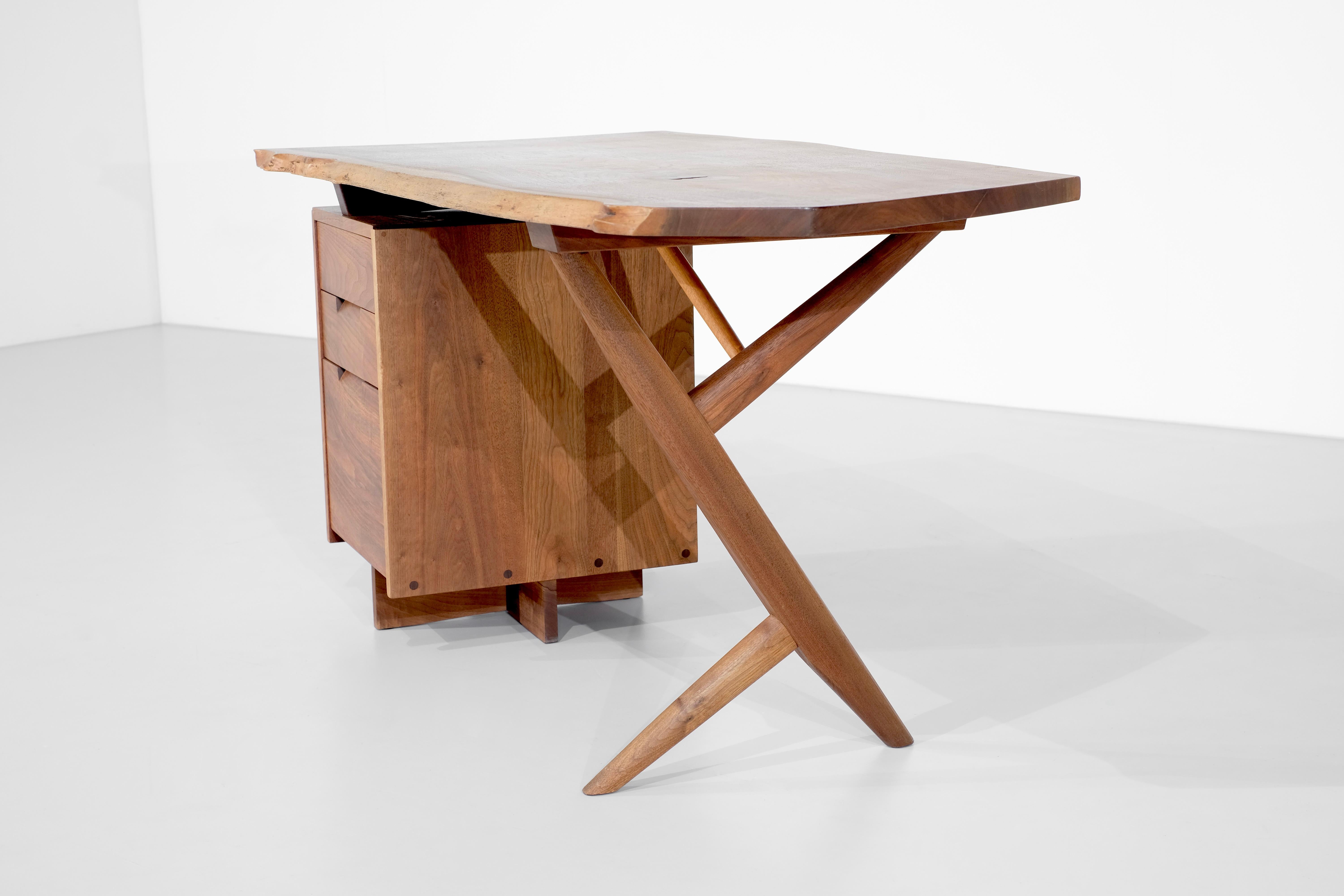 Fin du 20e siècle Bureau Conoid de George Nakashima, États-Unis, 1970 en vente