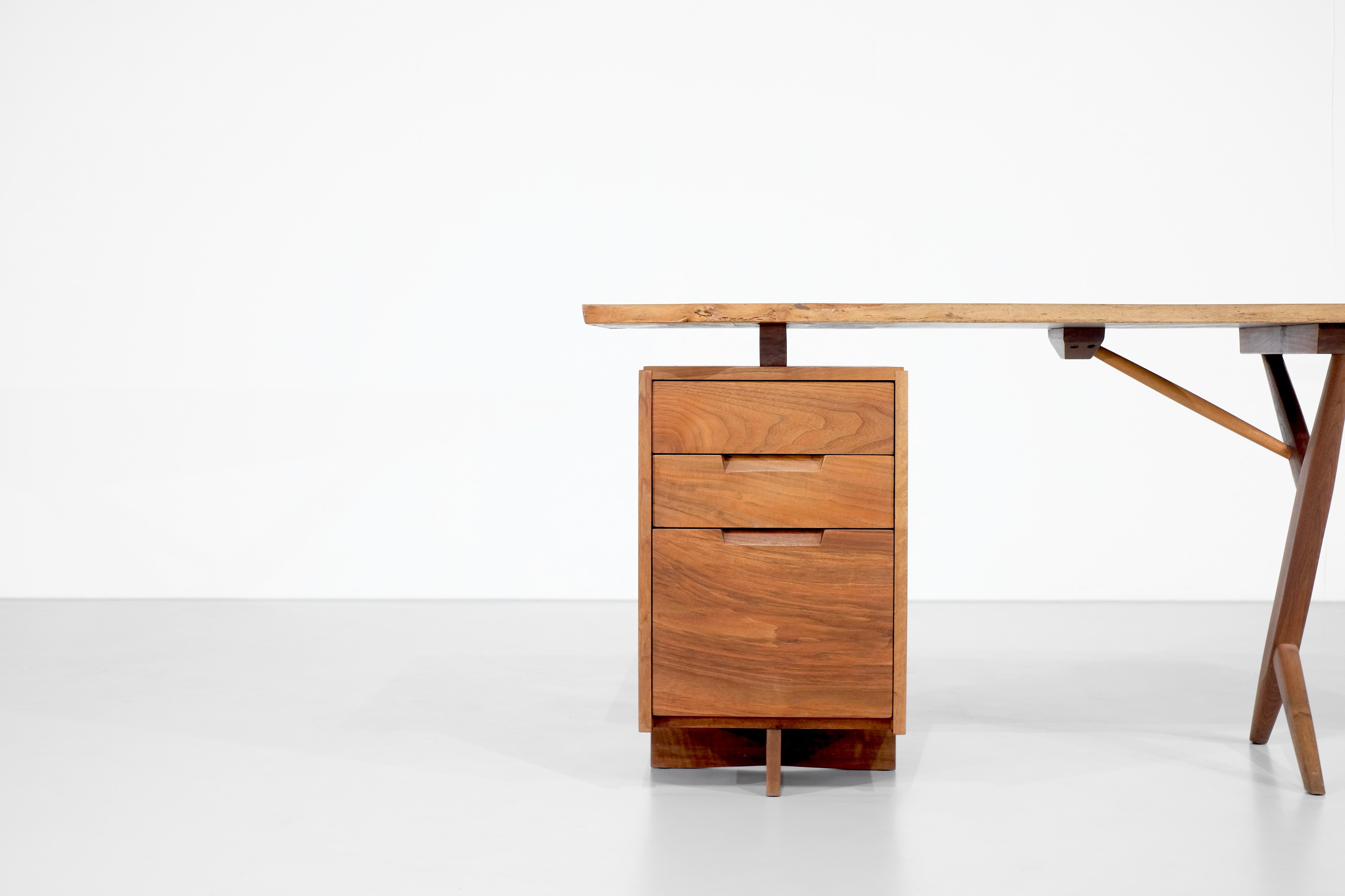 Bois Bureau Conoid de George Nakashima, États-Unis, 1970 en vente