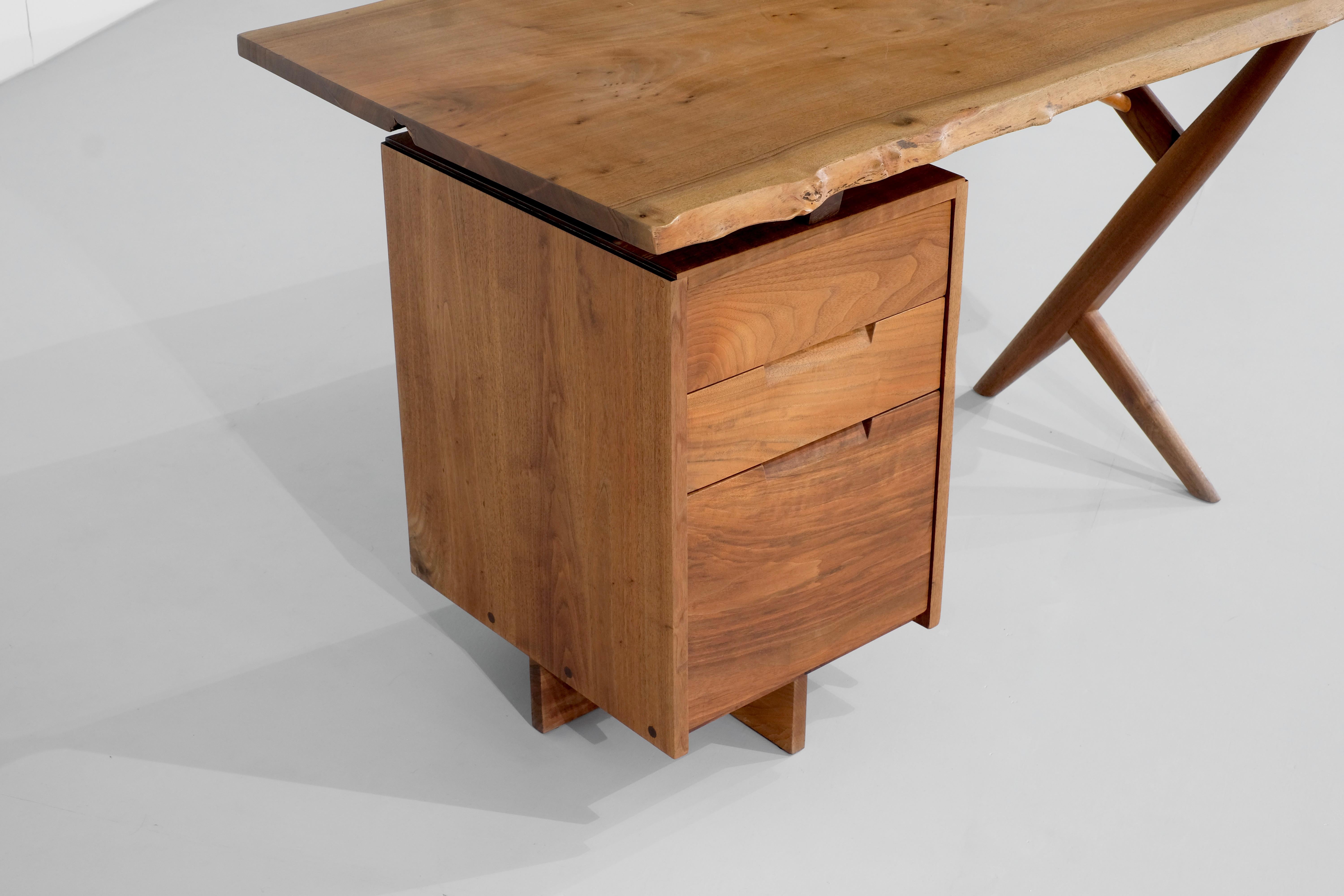 Bureau Conoid de George Nakashima, États-Unis, 1970 en vente 3