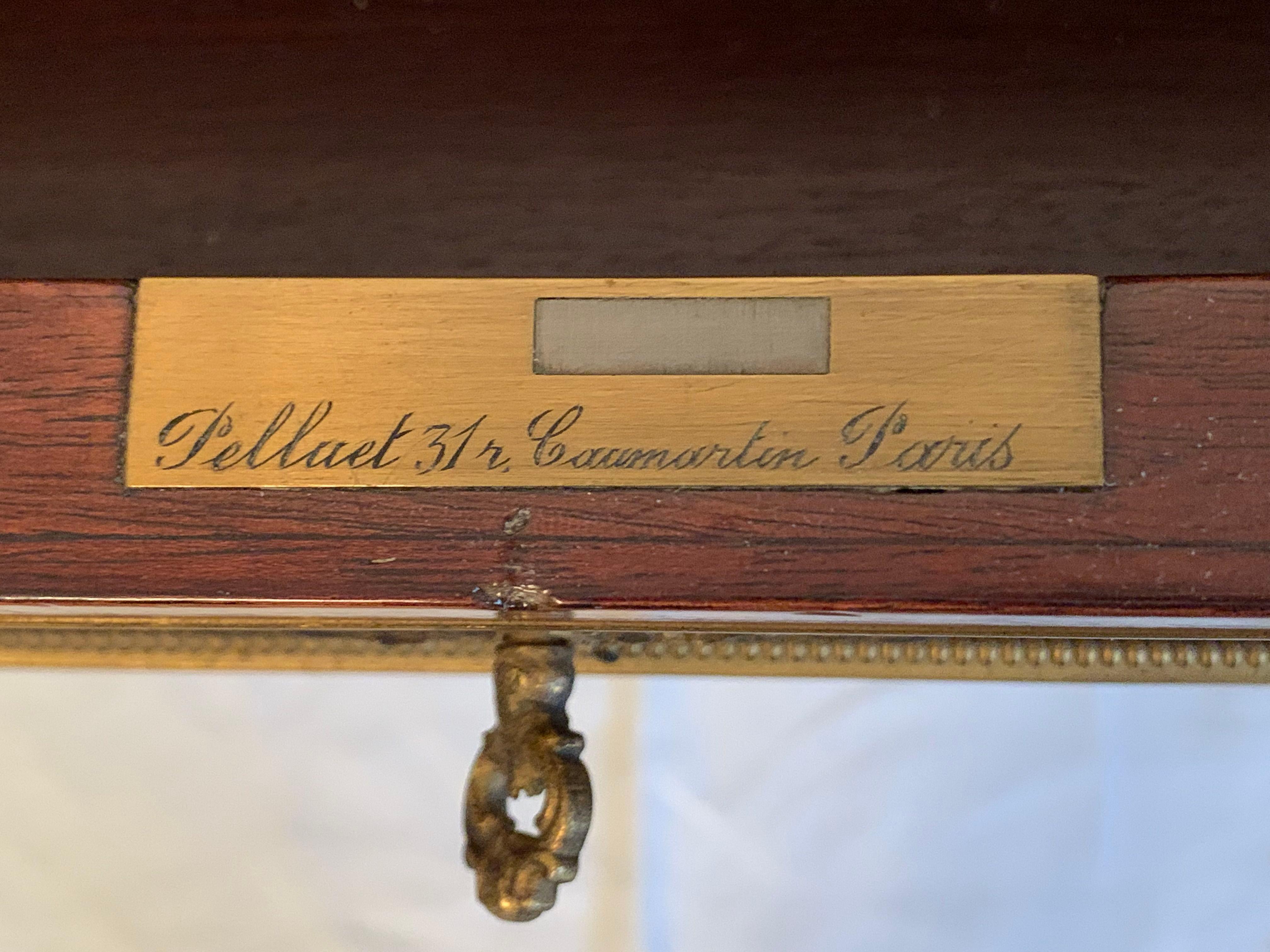 Cilindro da scrivania in mogano e bronzo in stile Luigi XVI In condizioni buone in vendita a Los Angeles, CA