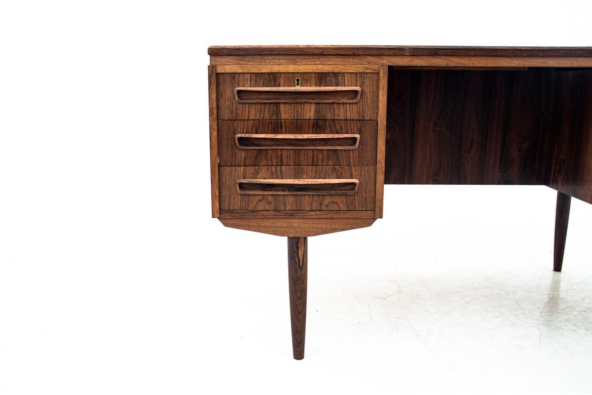 Danish desk from the 1960s

Dimensions: H 73 cm / W 130 cm / D. 70.5 cm.